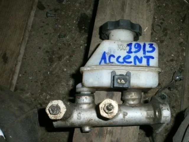 главный тормозной цилиндр HYUNDAI ACCENT