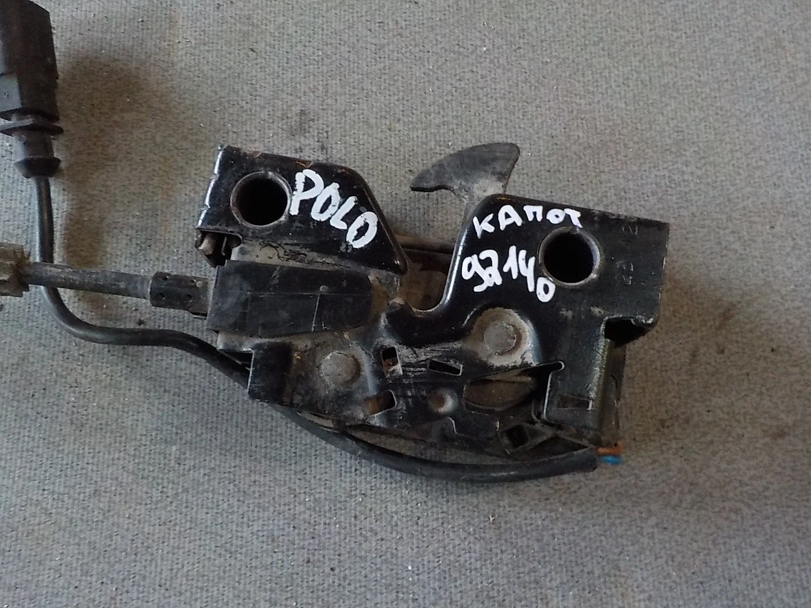 замок капота VOLKSWAGEN POLO