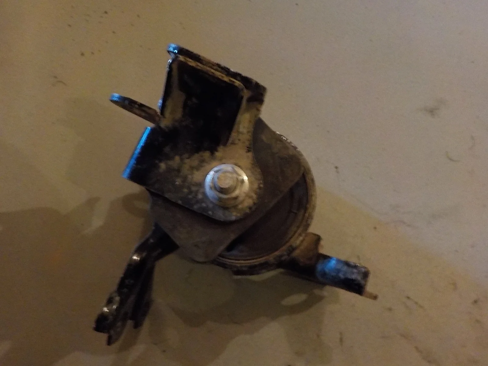 опора двигателя MITSUBISHI LANCER