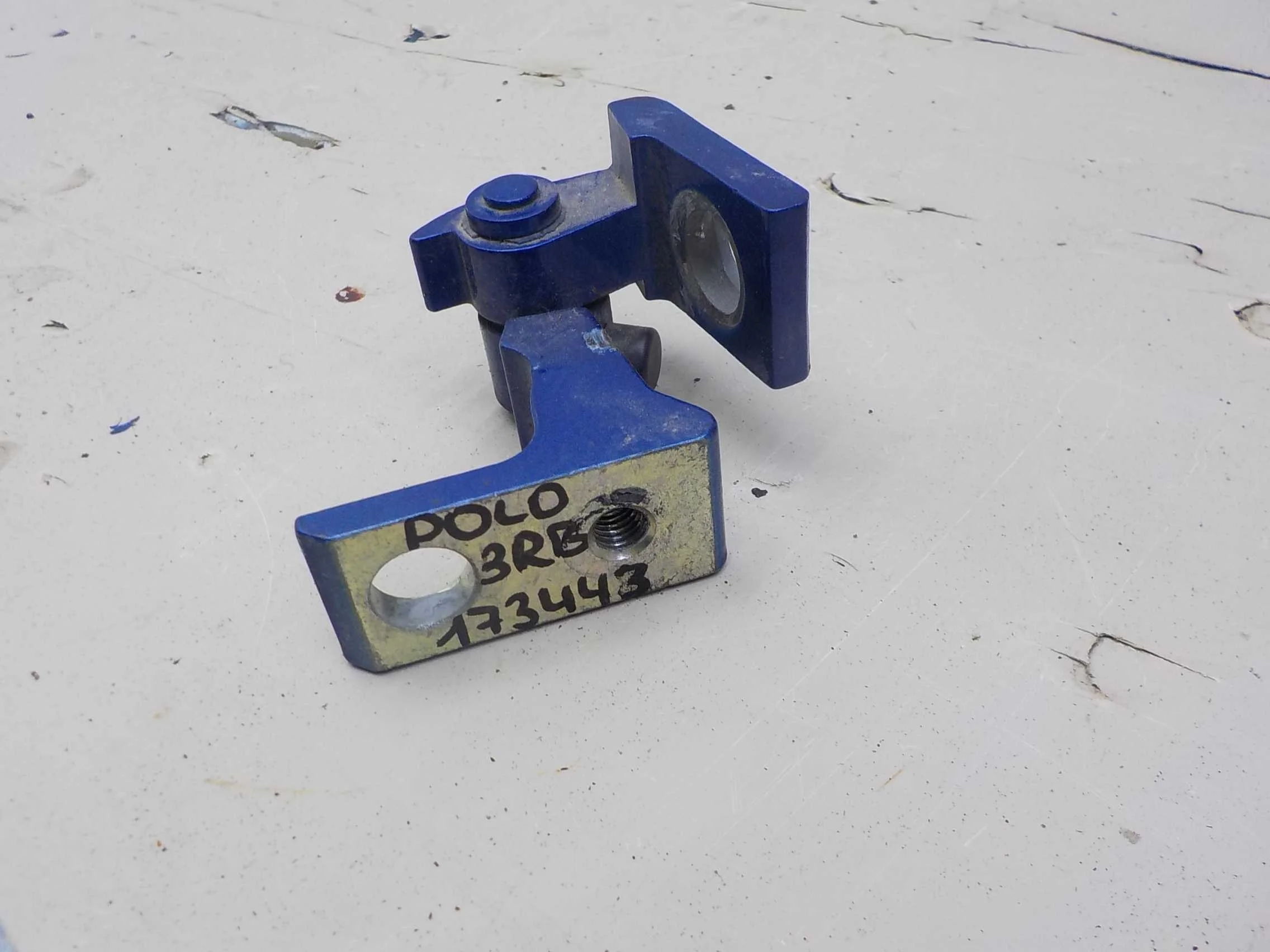 петля двери VOLKSWAGEN POLO