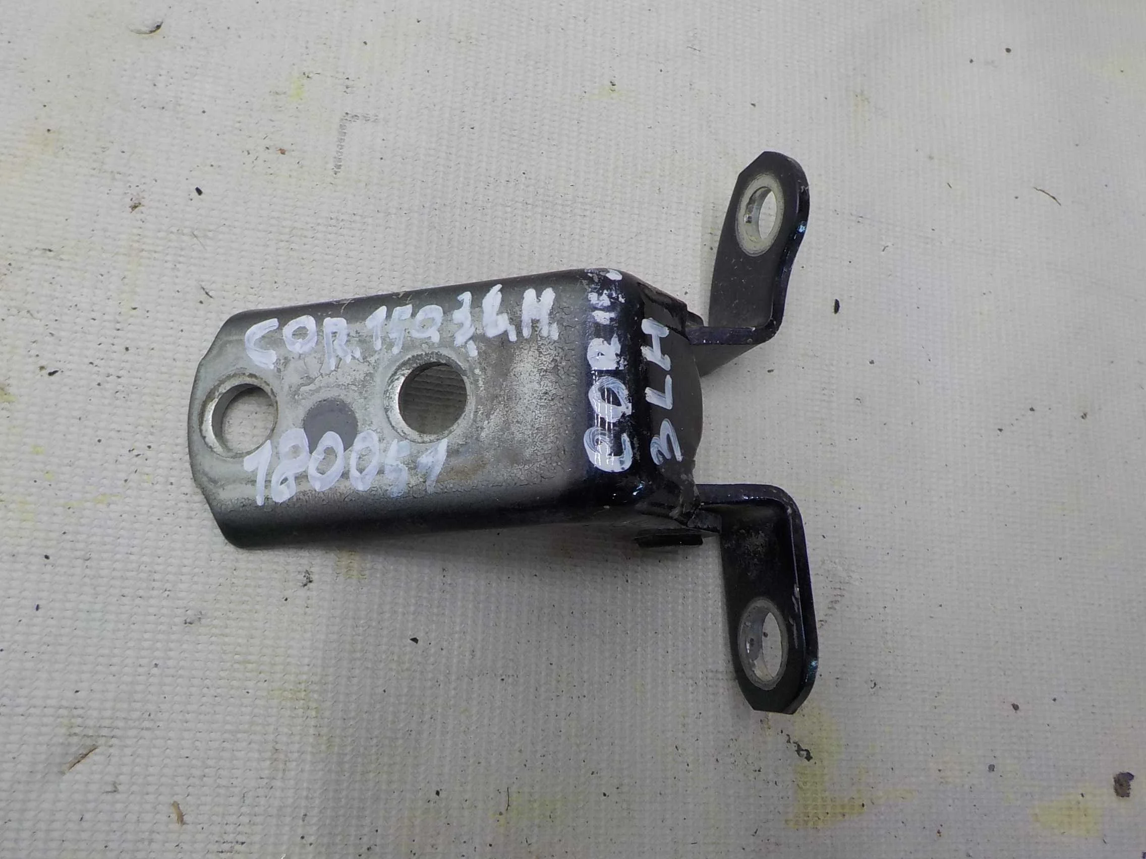 петля двери TOYOTA COROLLA 150
