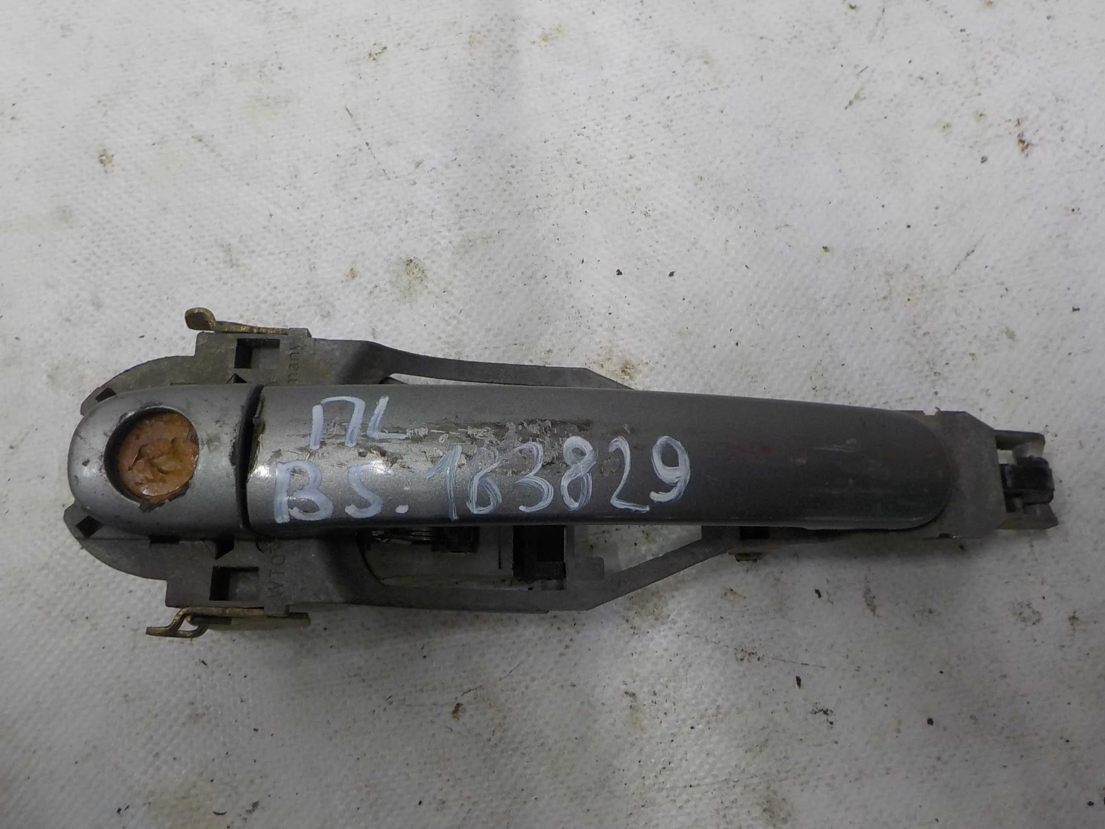 ручка двери внешняя VOLKSWAGEN PASSAT B6