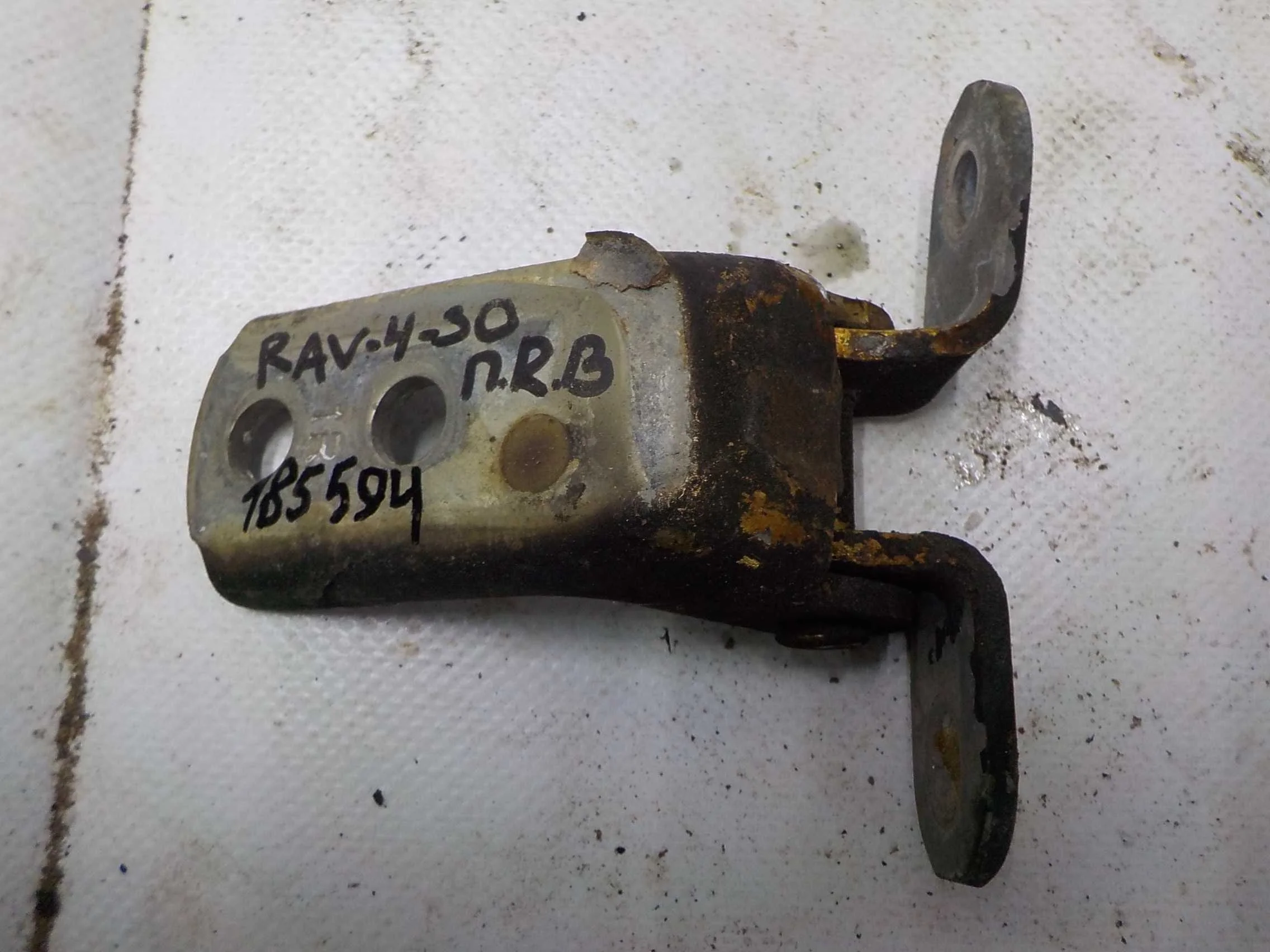петля двери TOYOTA RAV4