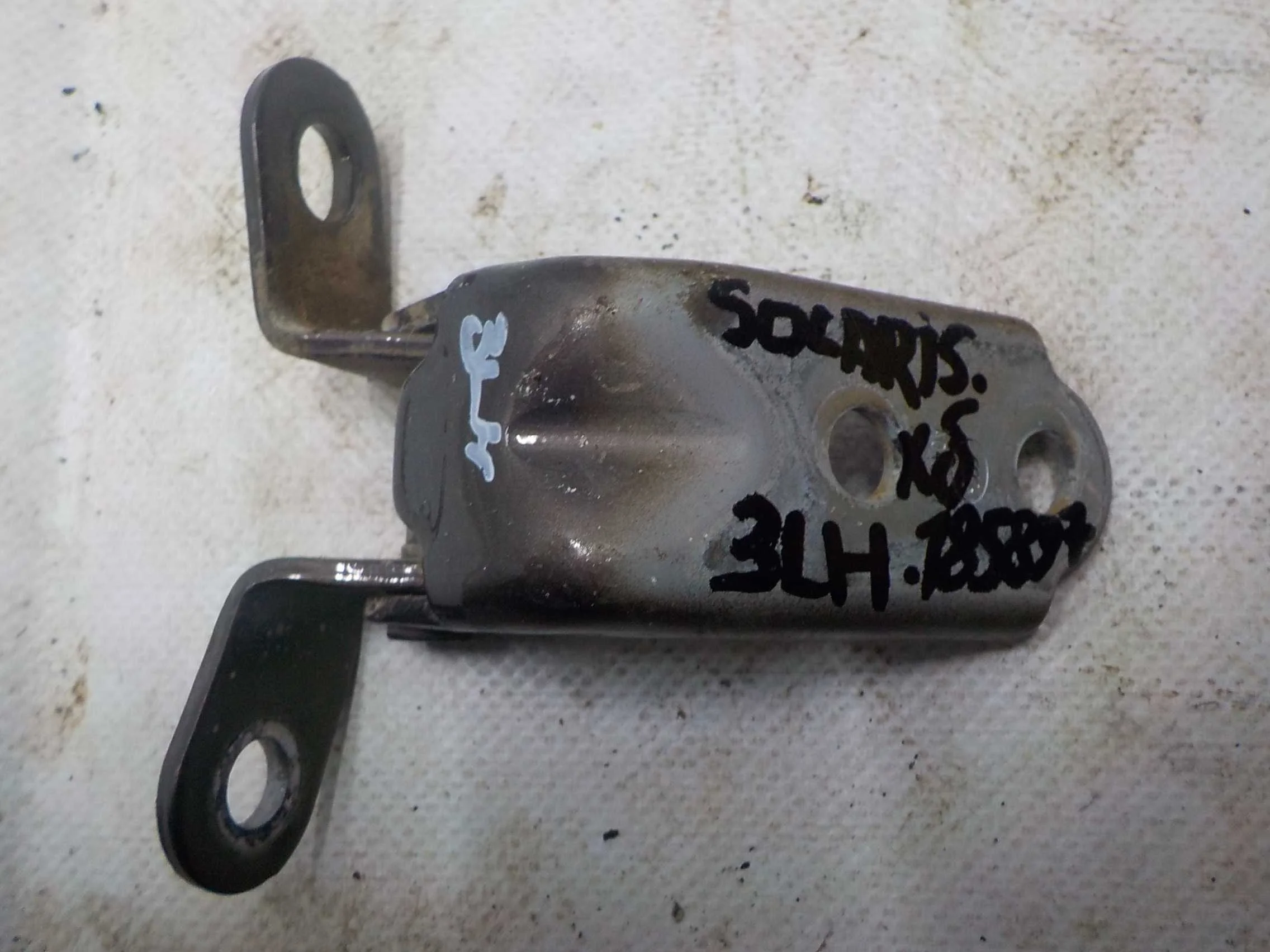 петля двери HYUNDAI SOLARIS