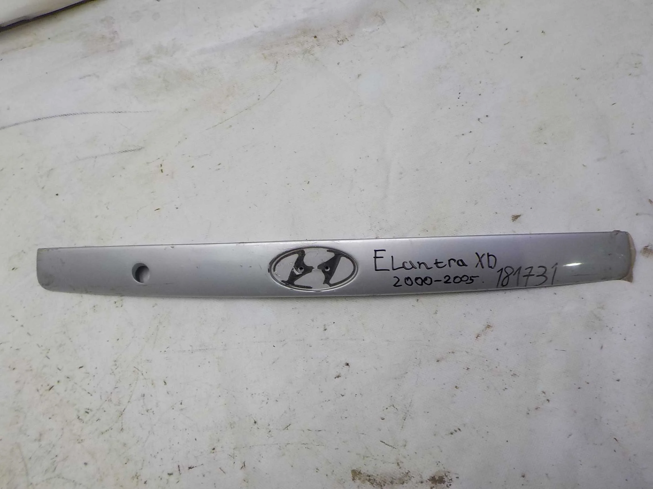 накладка крышки багажника HYUNDAI ELANTRA