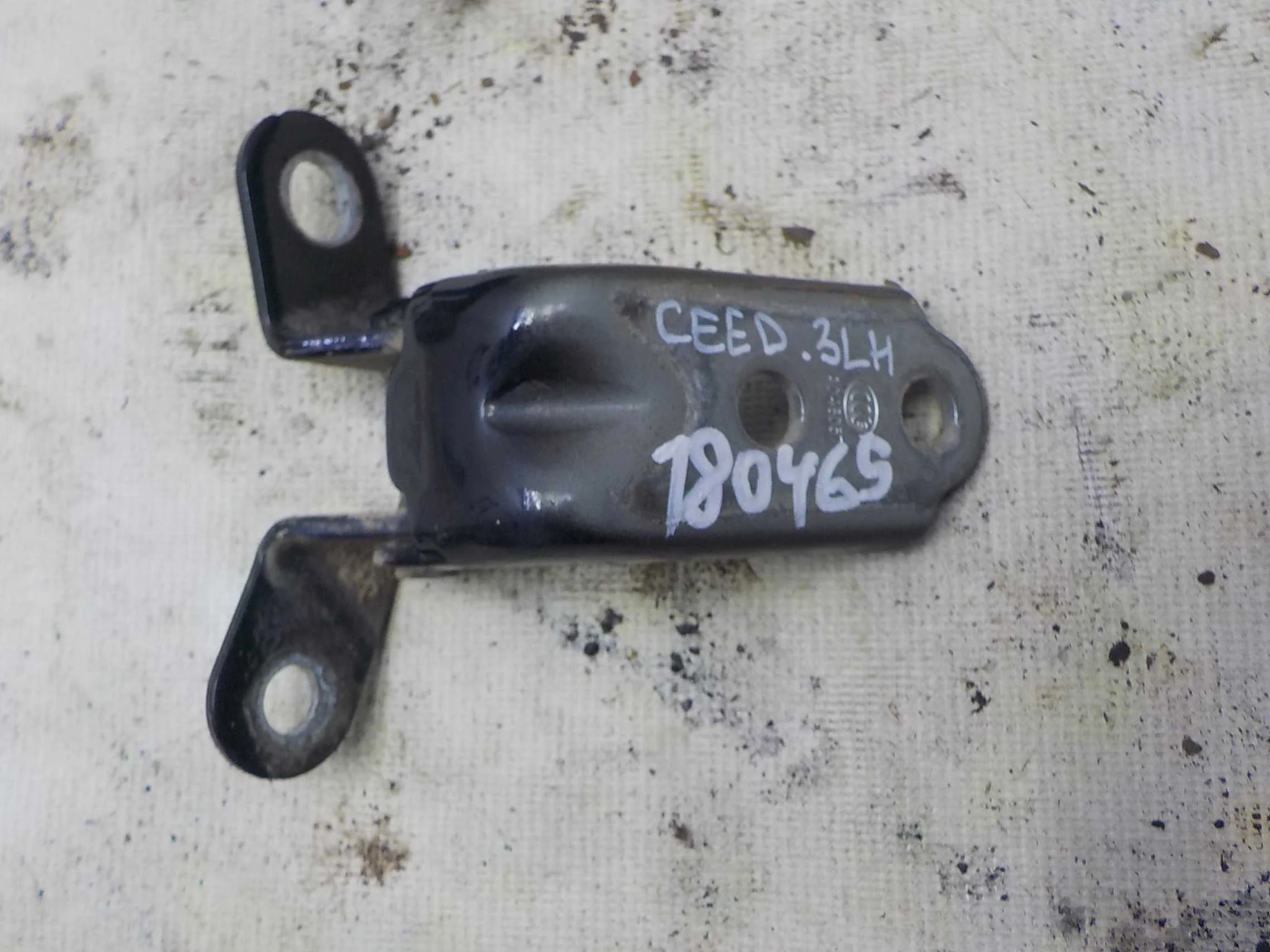 петля двери KIA ceed