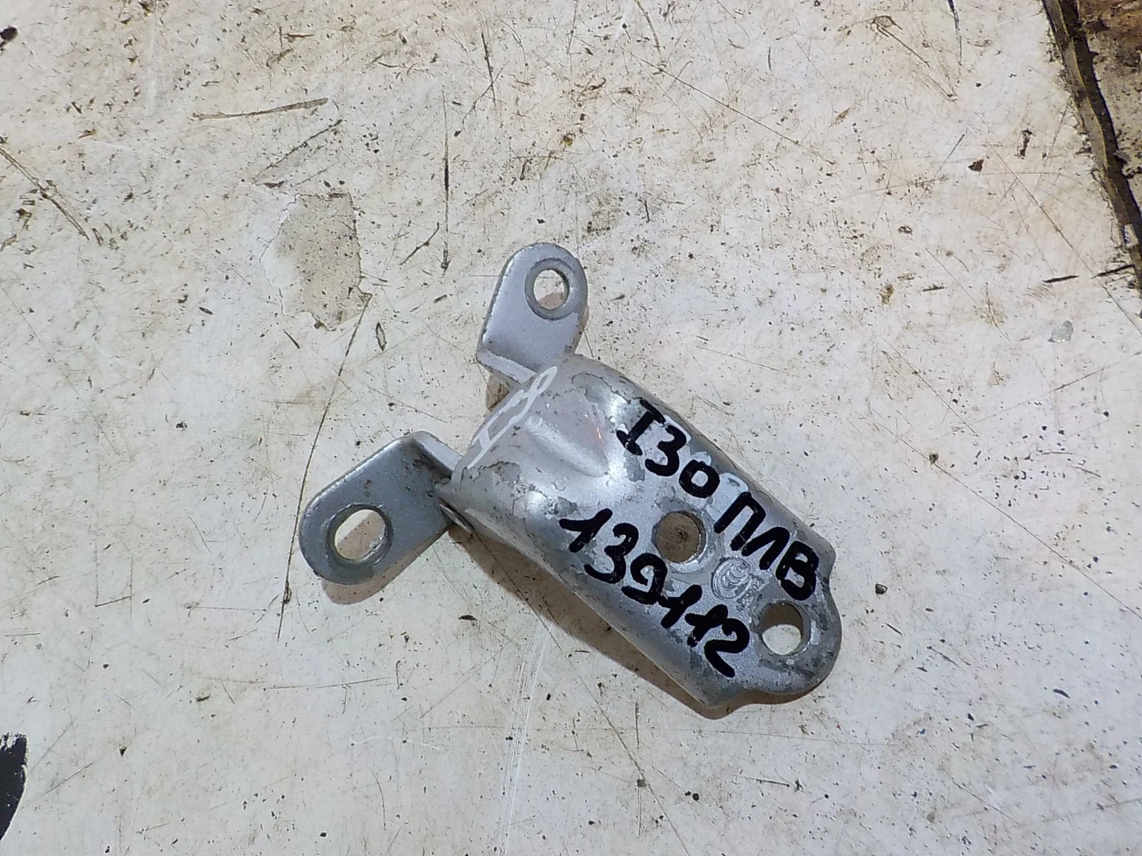 петля двери HYUNDAI i30
