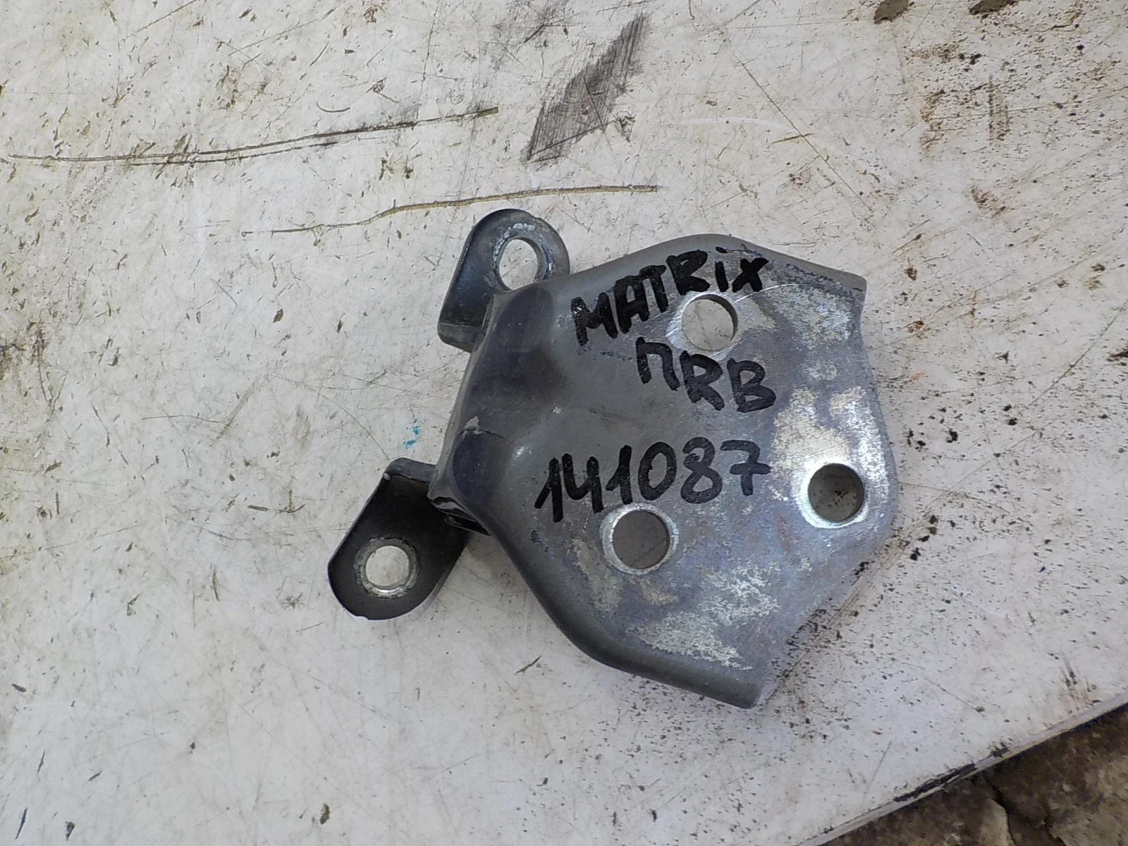 петля двери HYUNDAI MATRIX