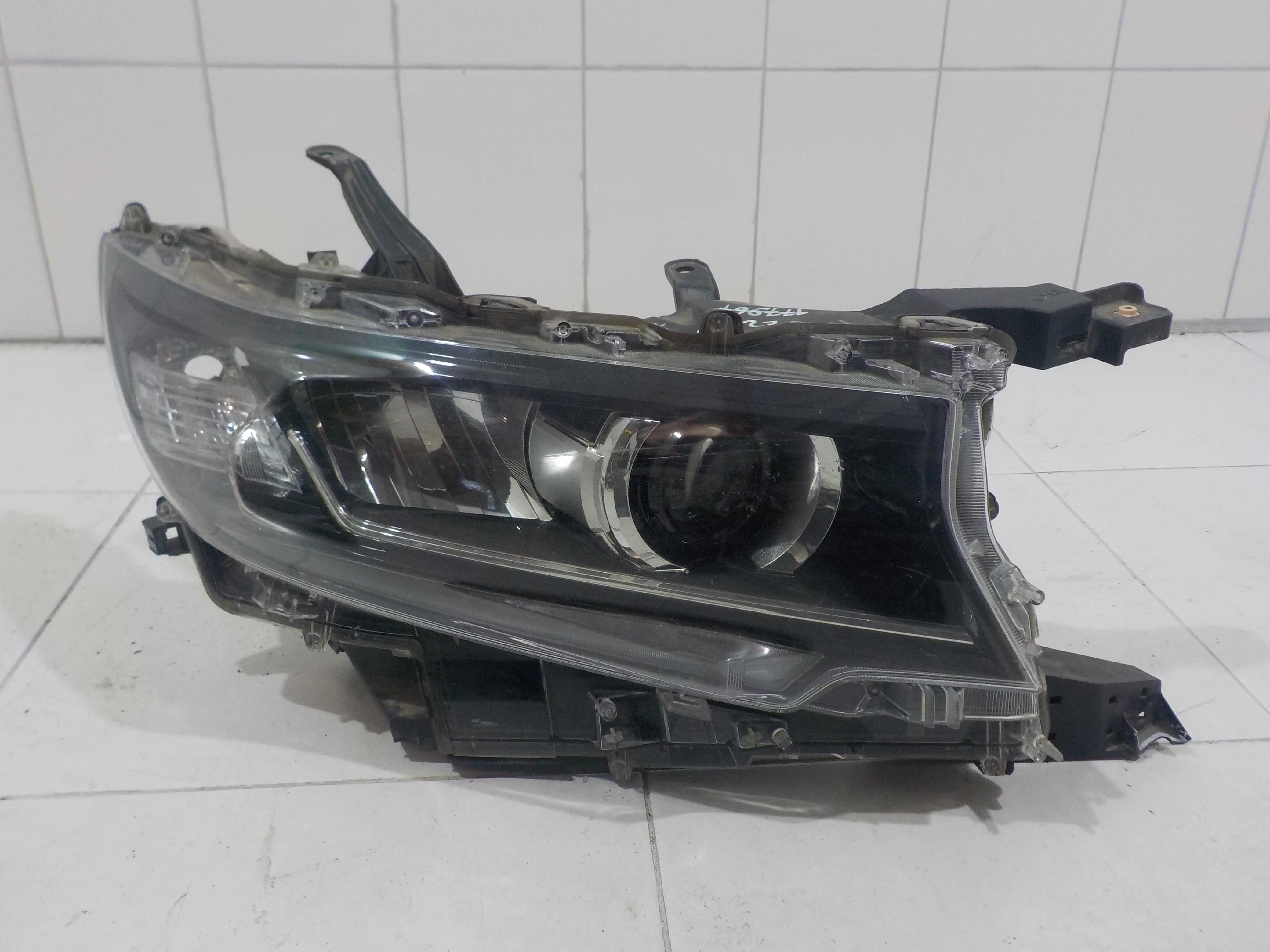 фара TOYOTA LAND CRUISER