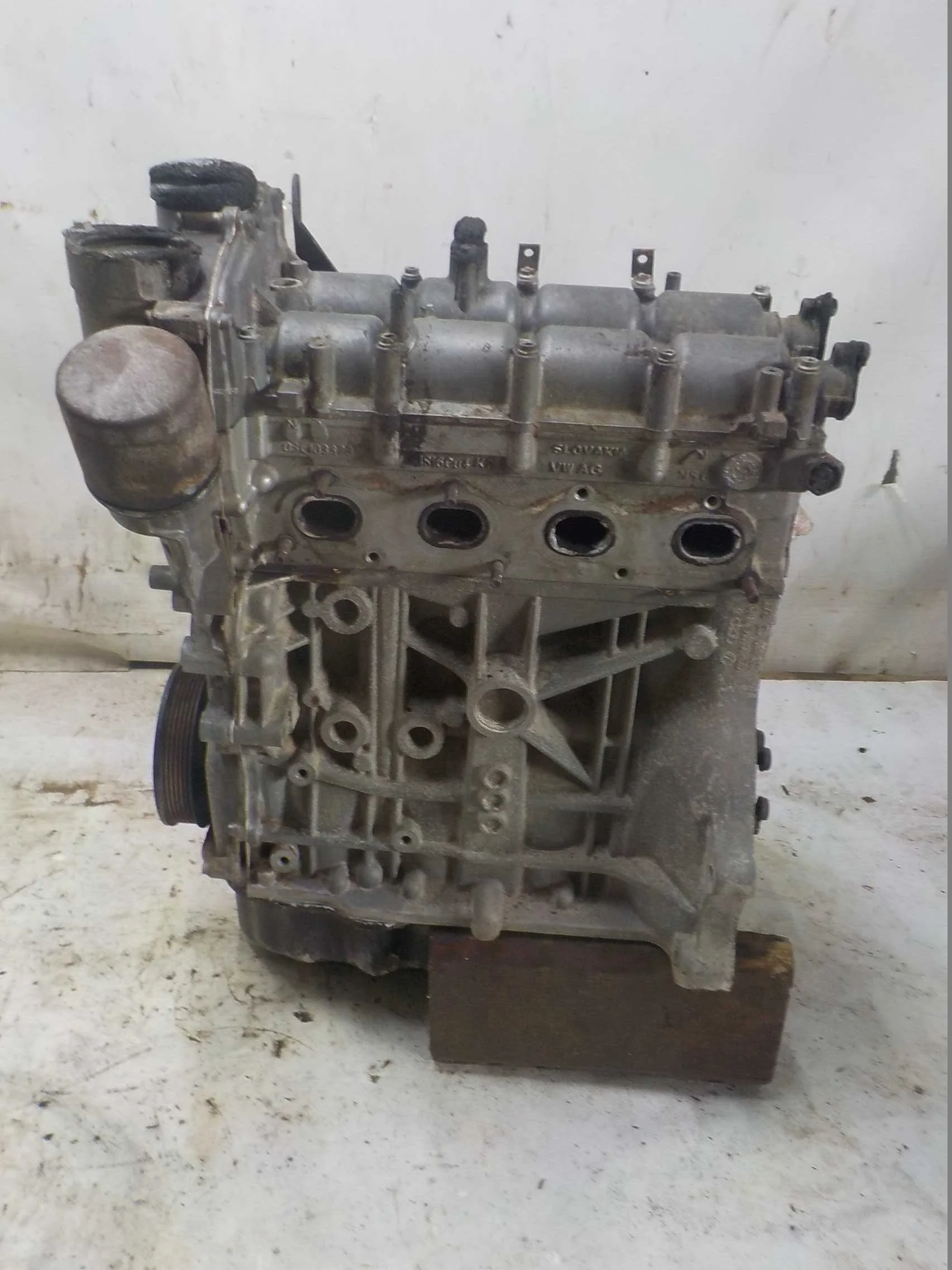 двигатель VOLKSWAGEN POLO