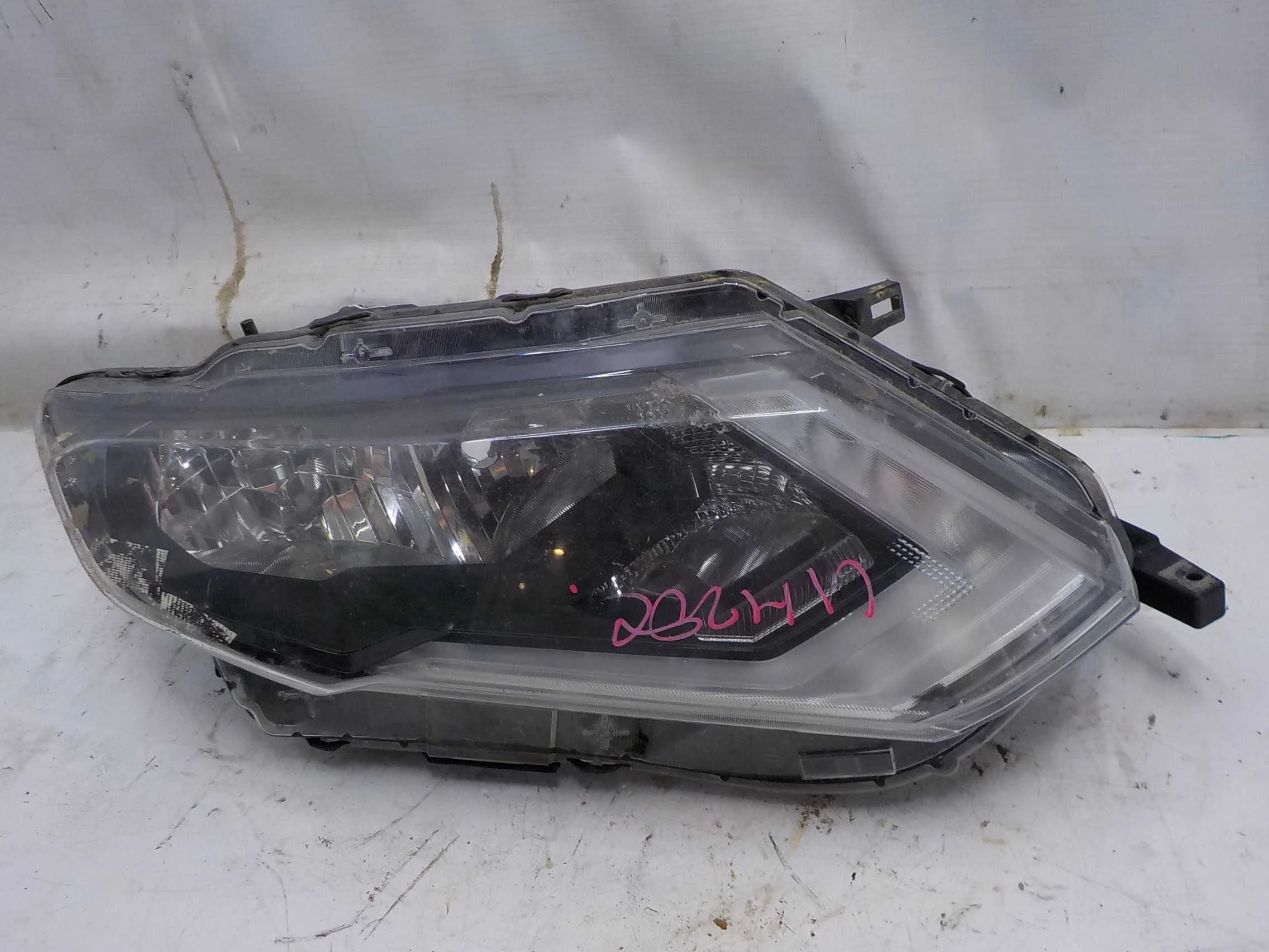 фара NISSAN QASHQAI