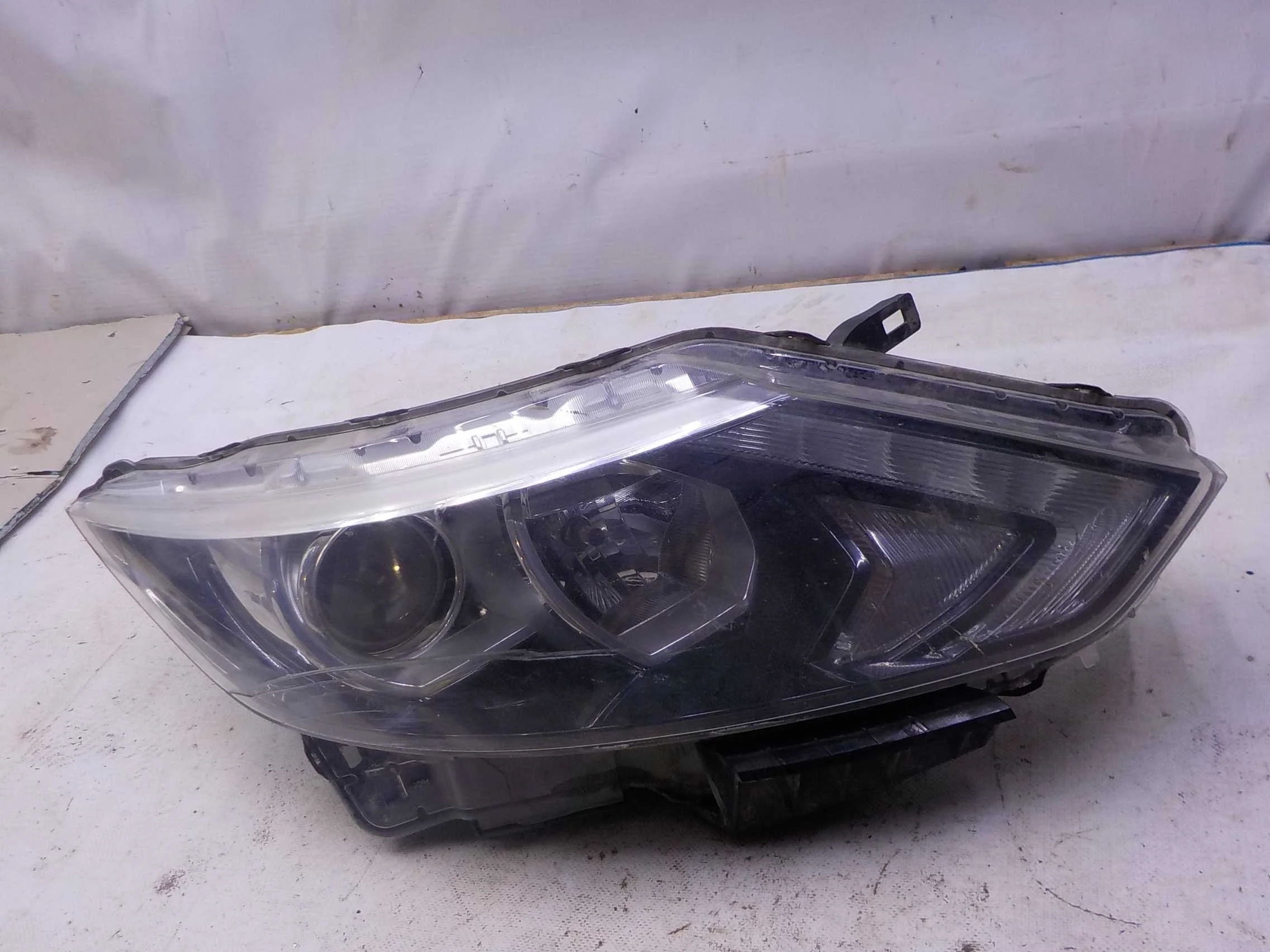 фара NISSAN QASHQAI
