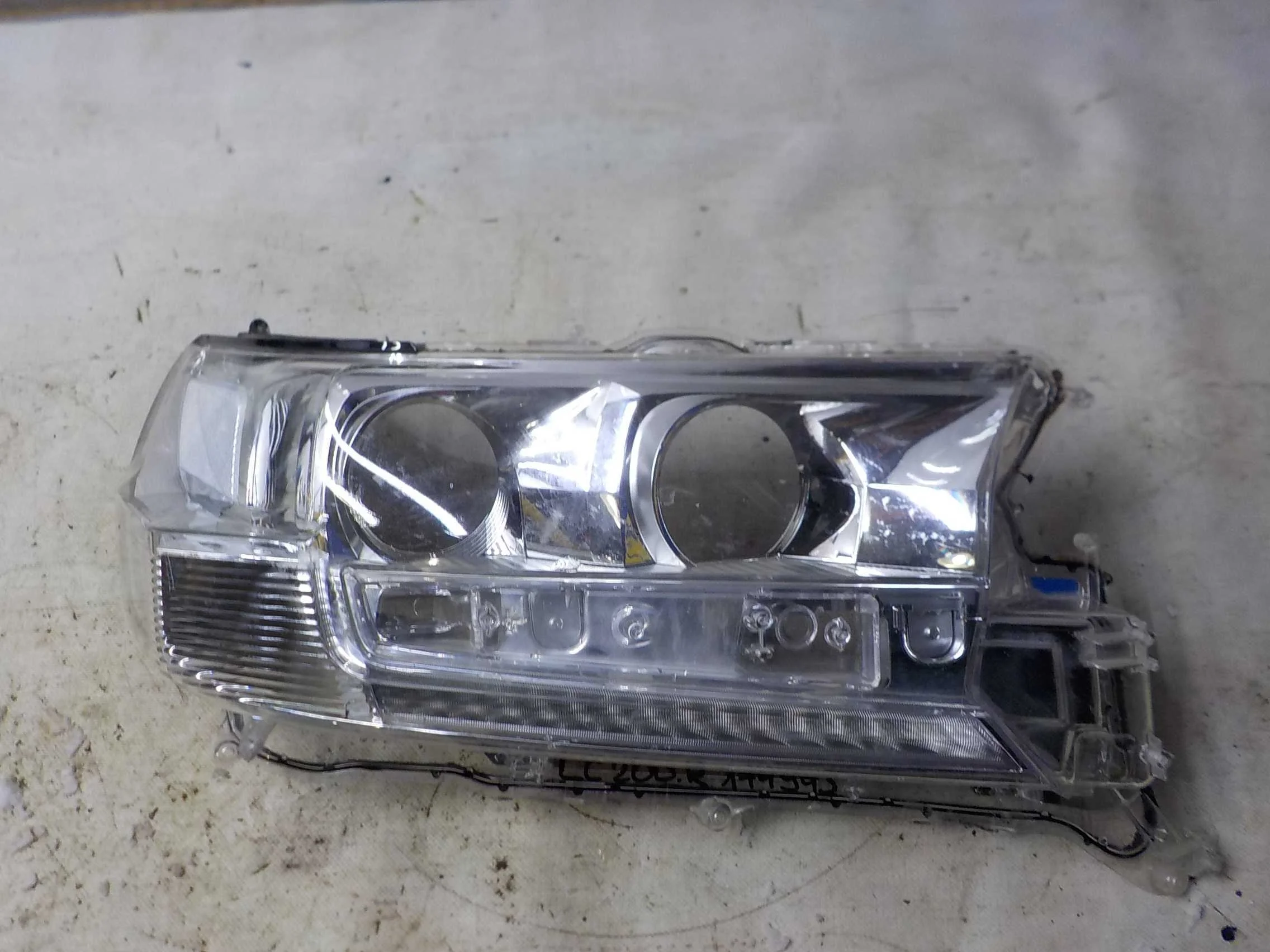 фара TOYOTA LAND CRUISER