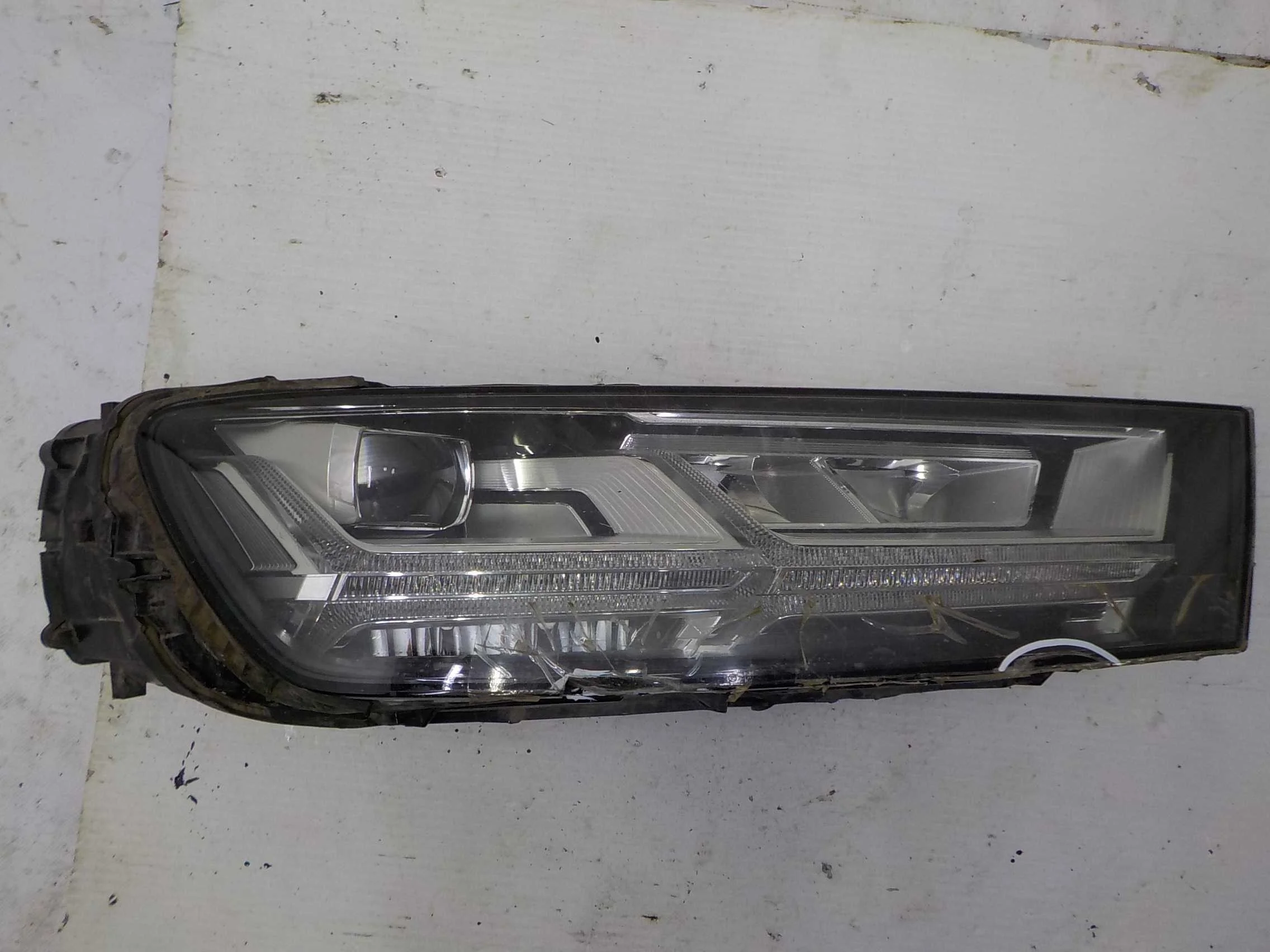 фара AUDI Q7