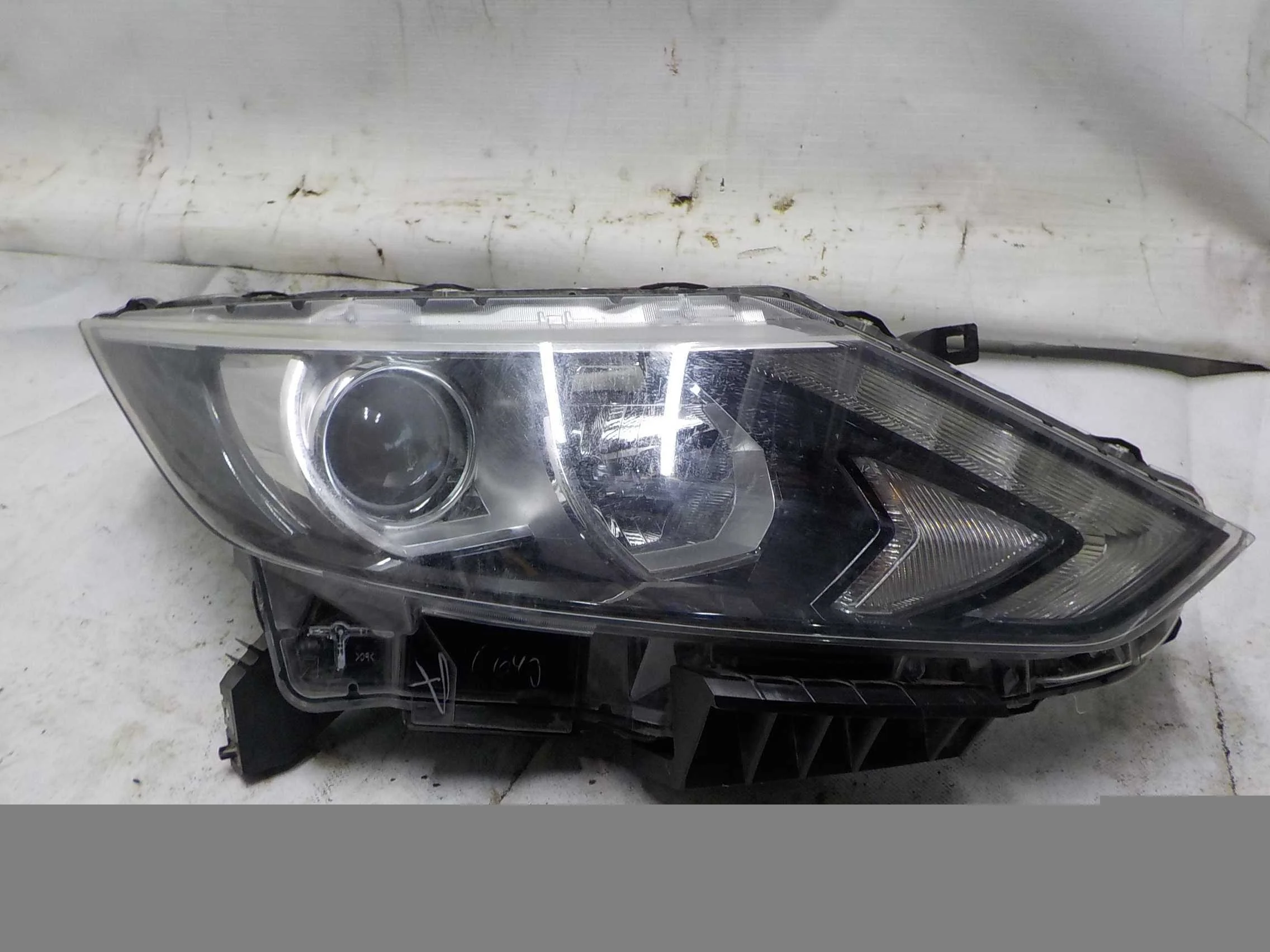 фара NISSAN QASHQAI