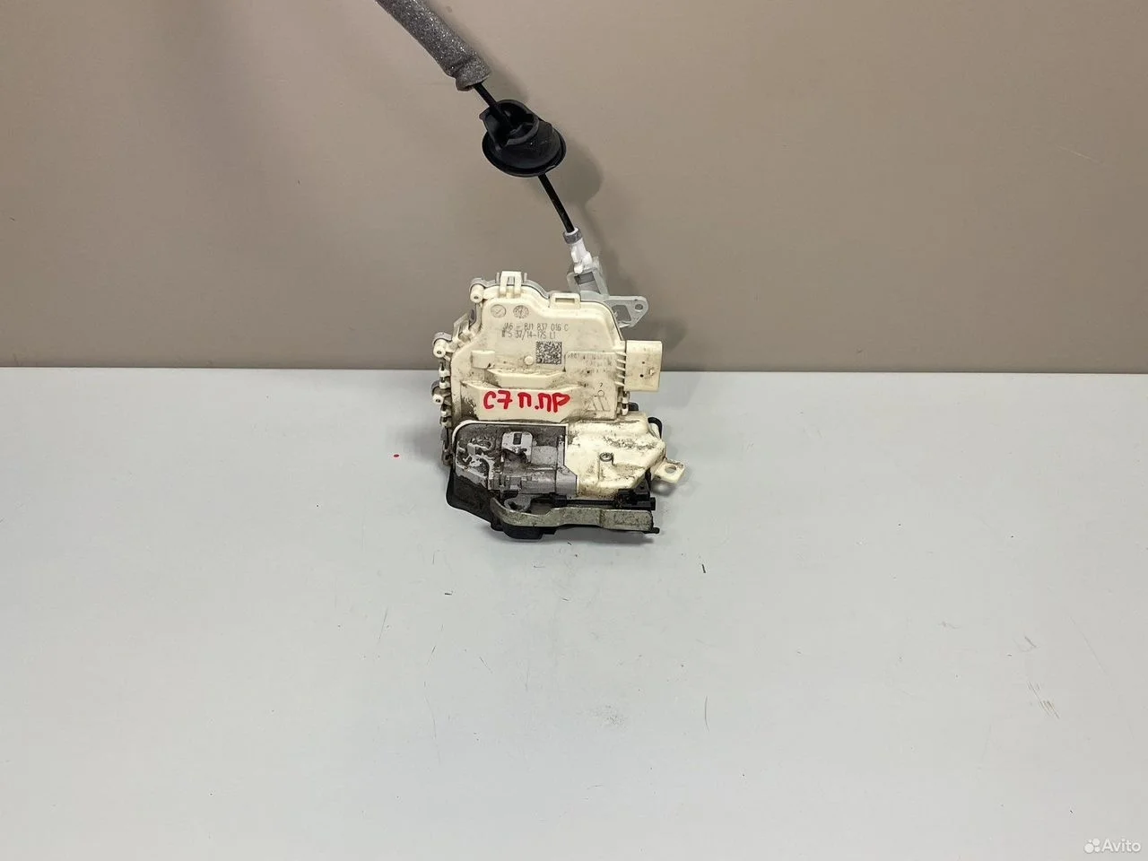 Замок передний правый 8j1837016c audi a4 b8 q5 8r