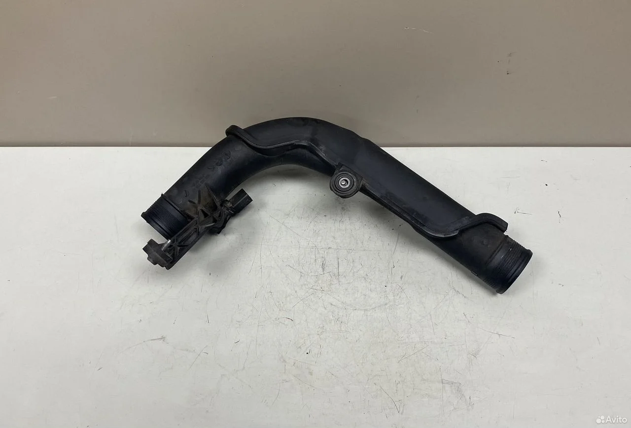 Патрубок интеркулера vw passat b7 1k0145770ae