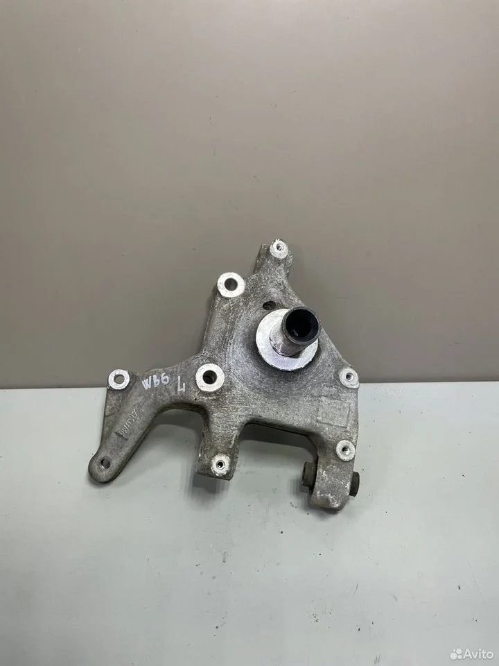 Кулак задний левый vw passat b6 3c0505433k