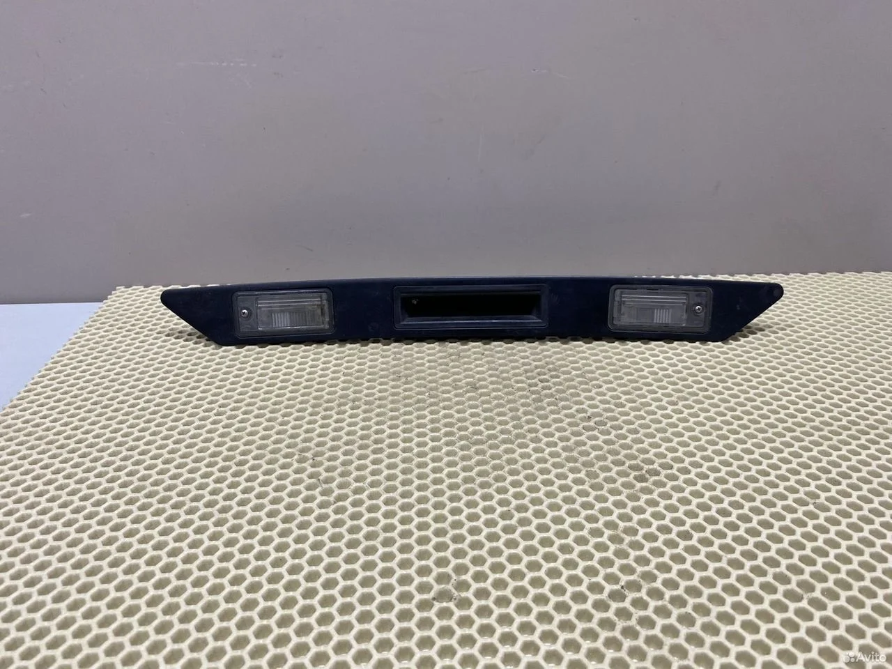 Планка подсветки номера audi a3 8p 8p4827574