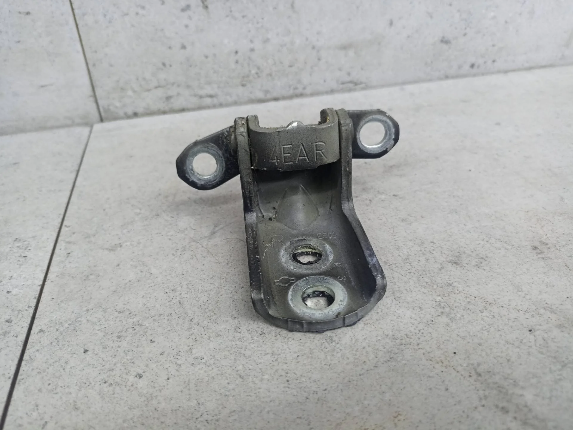 Петля двери передней правой Nissan Qashqai 2008