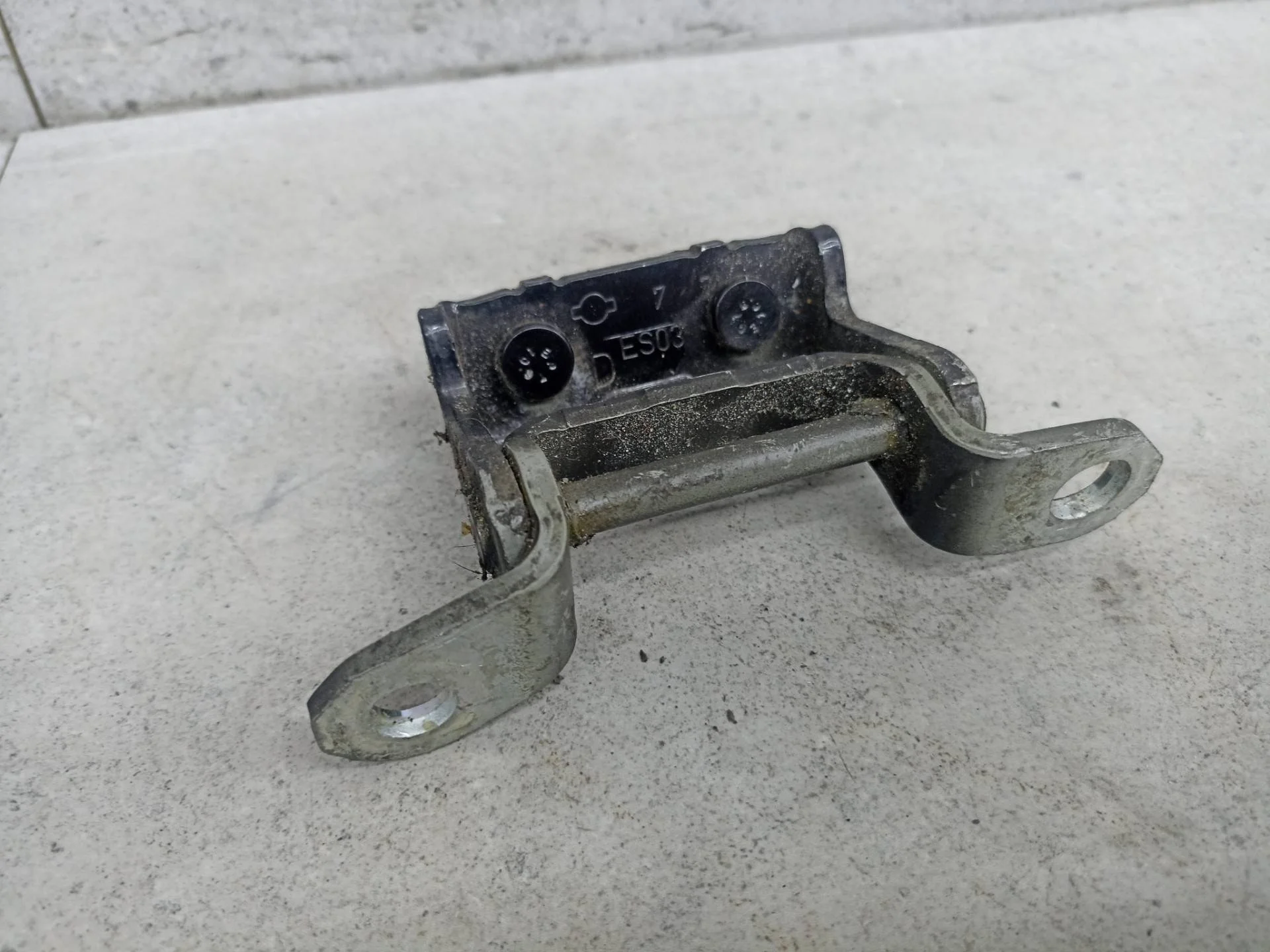 Петля двери задней правой Nissan Qashqai 2008