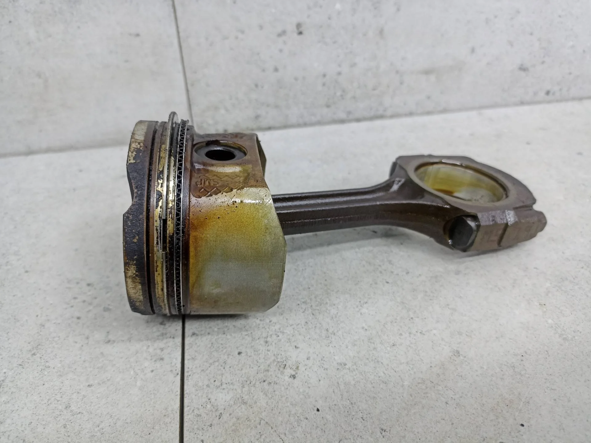 Шатун Renault Megane 3 2008 121009455R