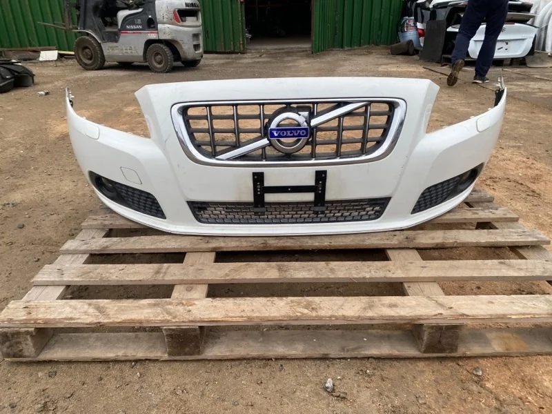 Бампер Volvo V70 2010 39883155 3, передний