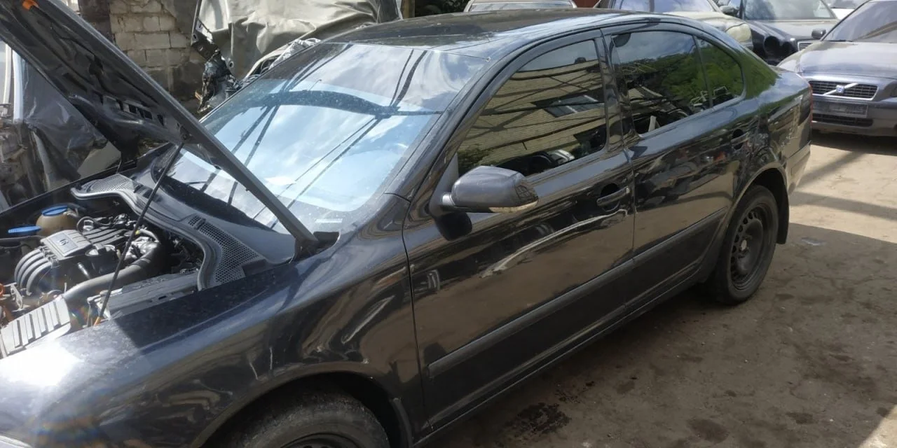Зеркало боковое левое Skoda Octavia A5 1.6 (102Hp) (BSE) FWD MT