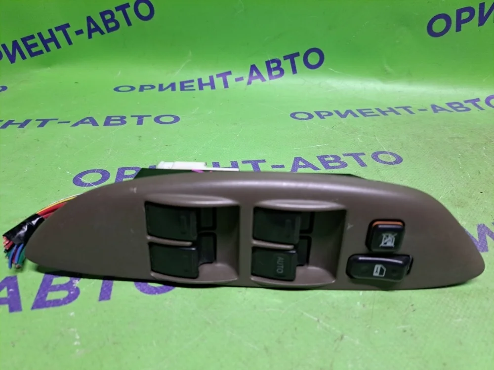 Блок управления стеклоподъемниками Toyota Platz 8482052180 NCP12, передний правый