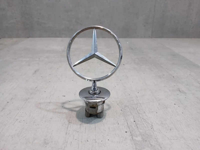 Значок капота Mercedes E550 2006 W211