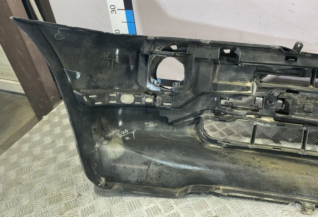 [Б/У] Бампер передний (до рестайл / под парктроники и омыватели) BMW E53 - паяный, шпаклеванный [Под ремонт] [Код: 00310189 ]