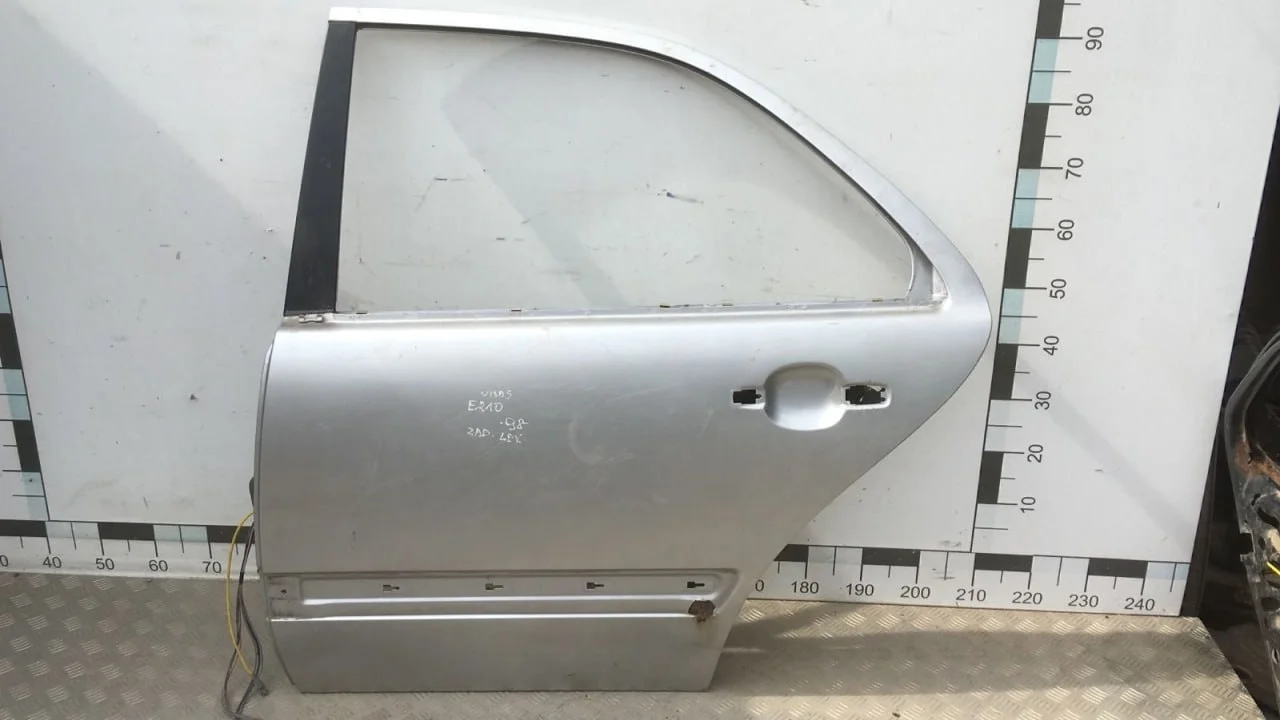 [Б/У] Дверь задняя левая (седан) E-Class W210 - Начальная корозия по верху рамки [Незначительные дефекты] [Код: 00591600 ]