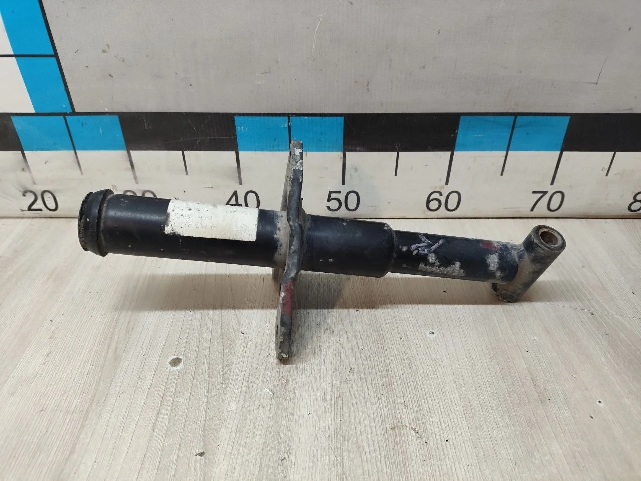 [Б/У] Кронштейн усилителя переднего бампера правый VW Passat B5 [Код: 00319619 ]