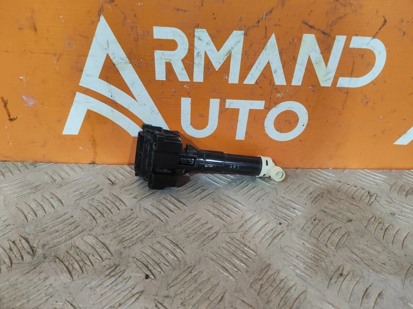 Форсунка фароомывателя Toyota RAV4 2012-2015 CA40