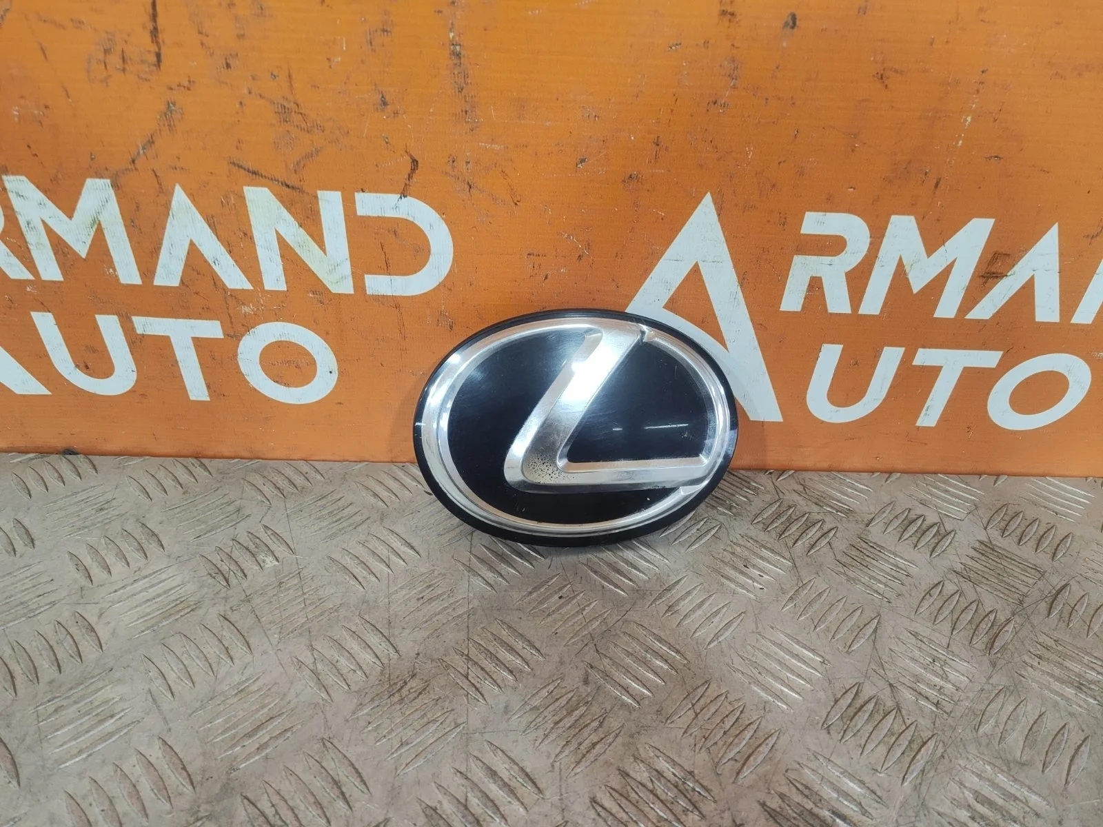 Эмблема Lexus NX 2017-2021