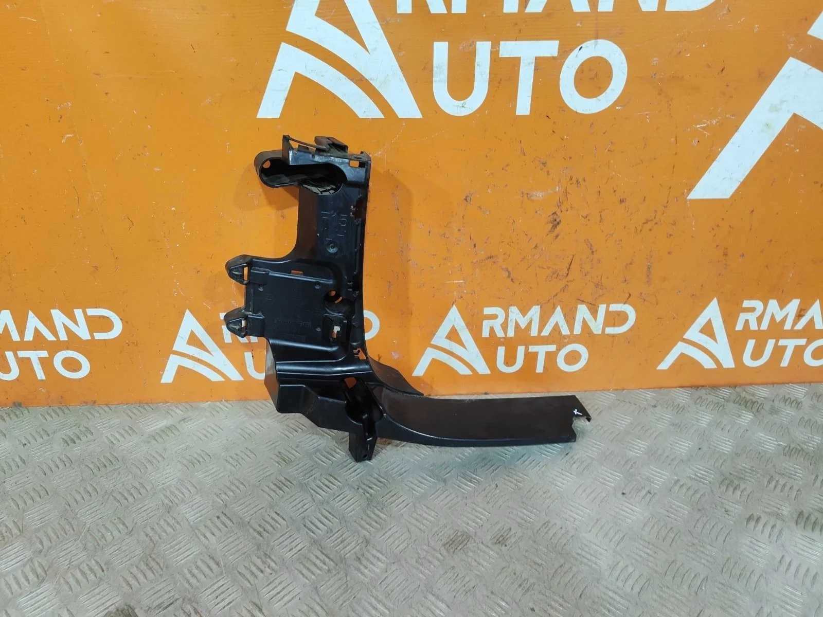 Кронштейн бампера верхний BMW X5 2013-2018 F15