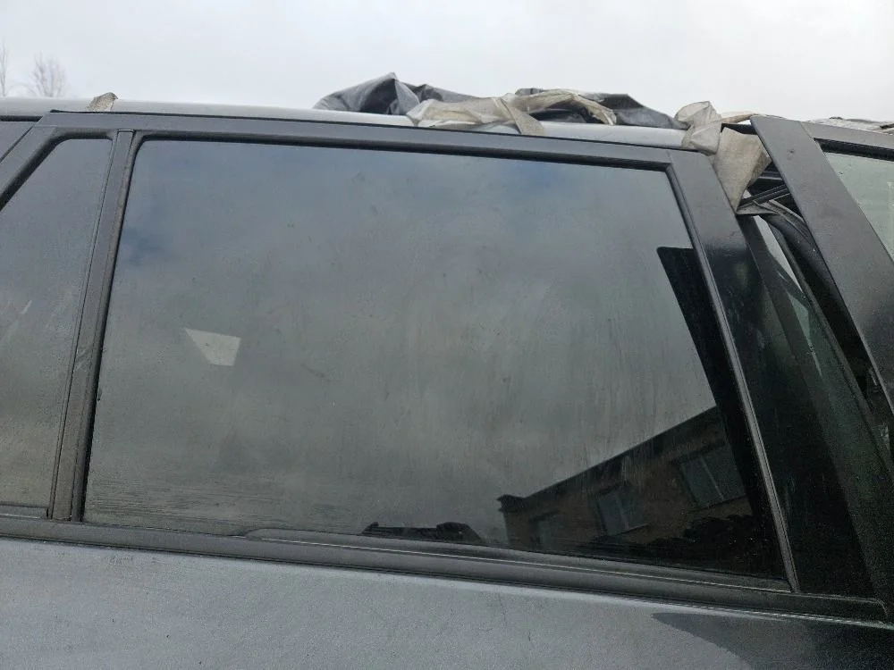 Стекло двери задней правой на Toyota RAV4 XA30