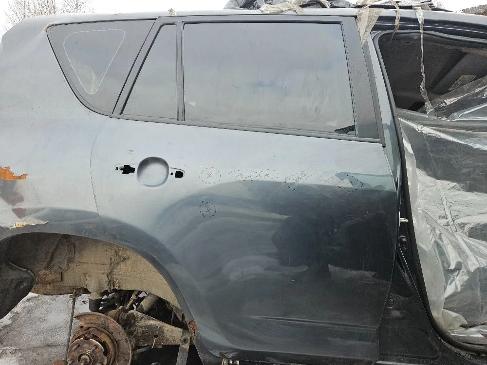 Дверь задняя правая  на Toyota RAV4 XA30