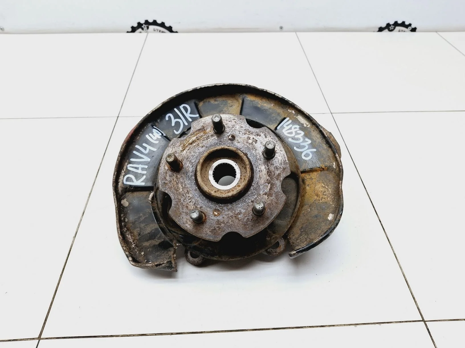 кулак поворотный Toyota RAV4 (XA40) 2013-2019