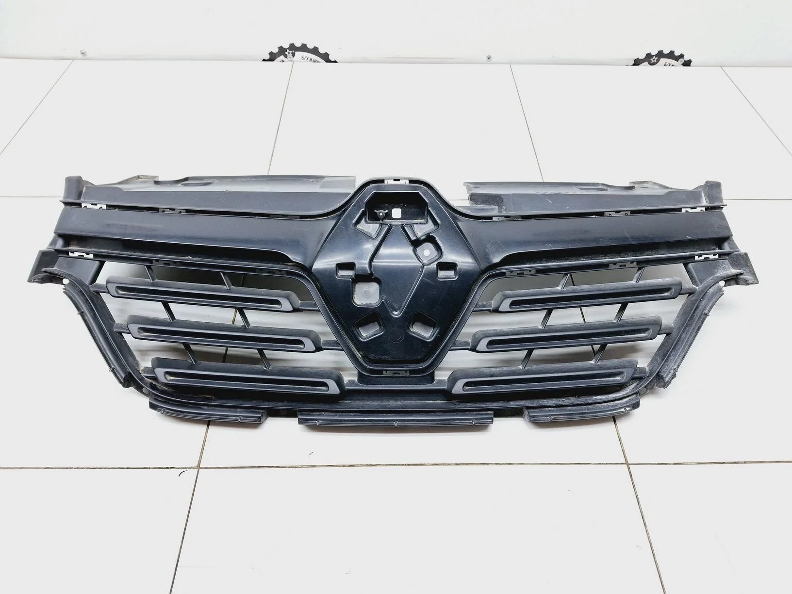 решетка радиатора Renault Logan II 2014>