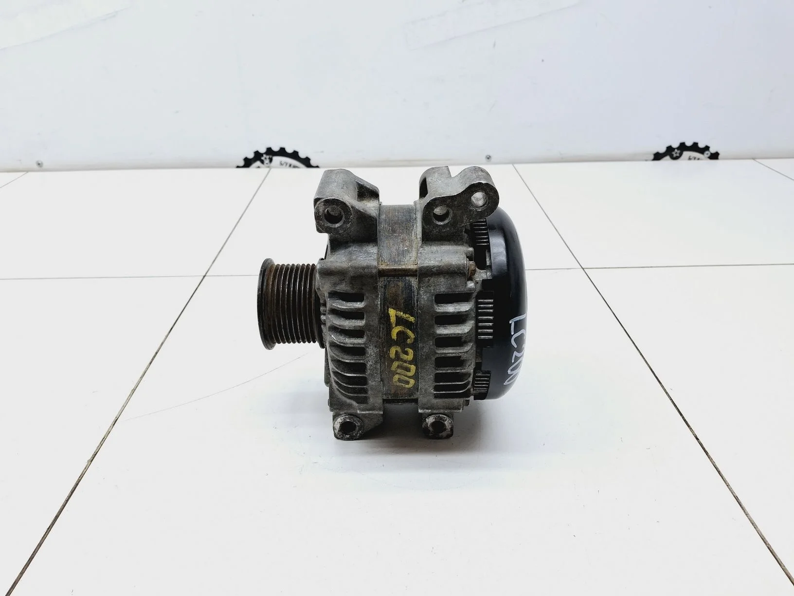 генератор Toyota Land Cruiser 200 2008-2021