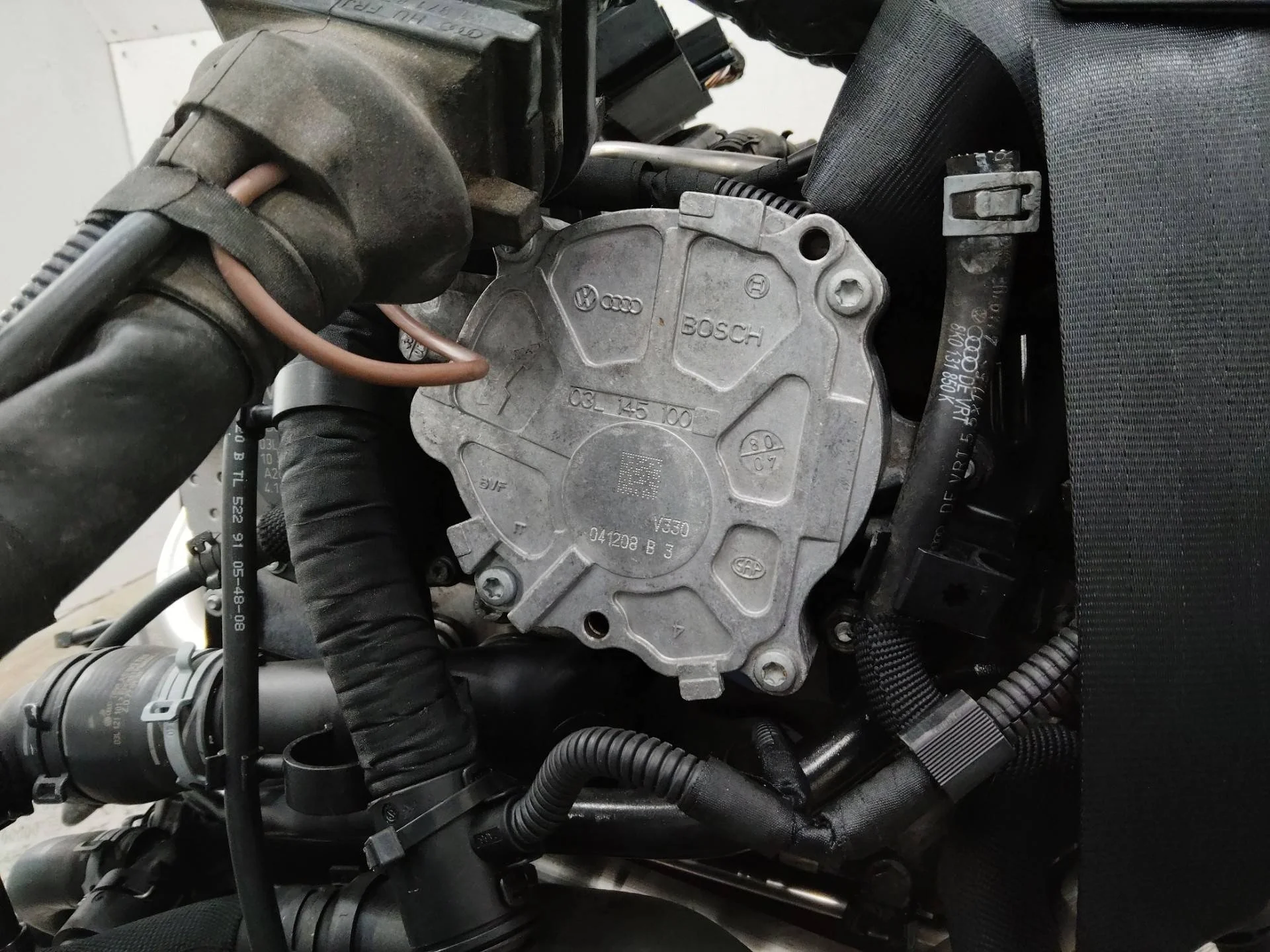 вакуумный насос Audi A4 B8