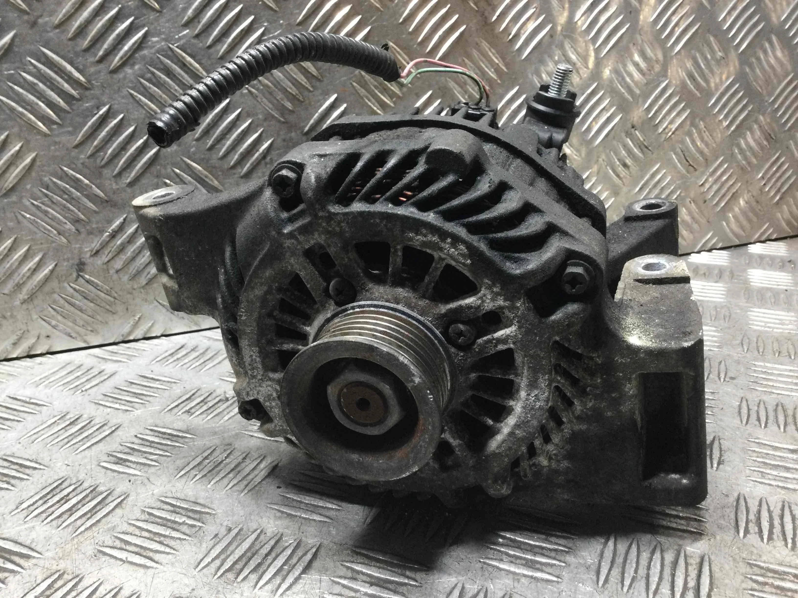 Генератор Mazda 3 3 II (BL) 2008 - 2013 бензин 2.0 i Механика Х/б