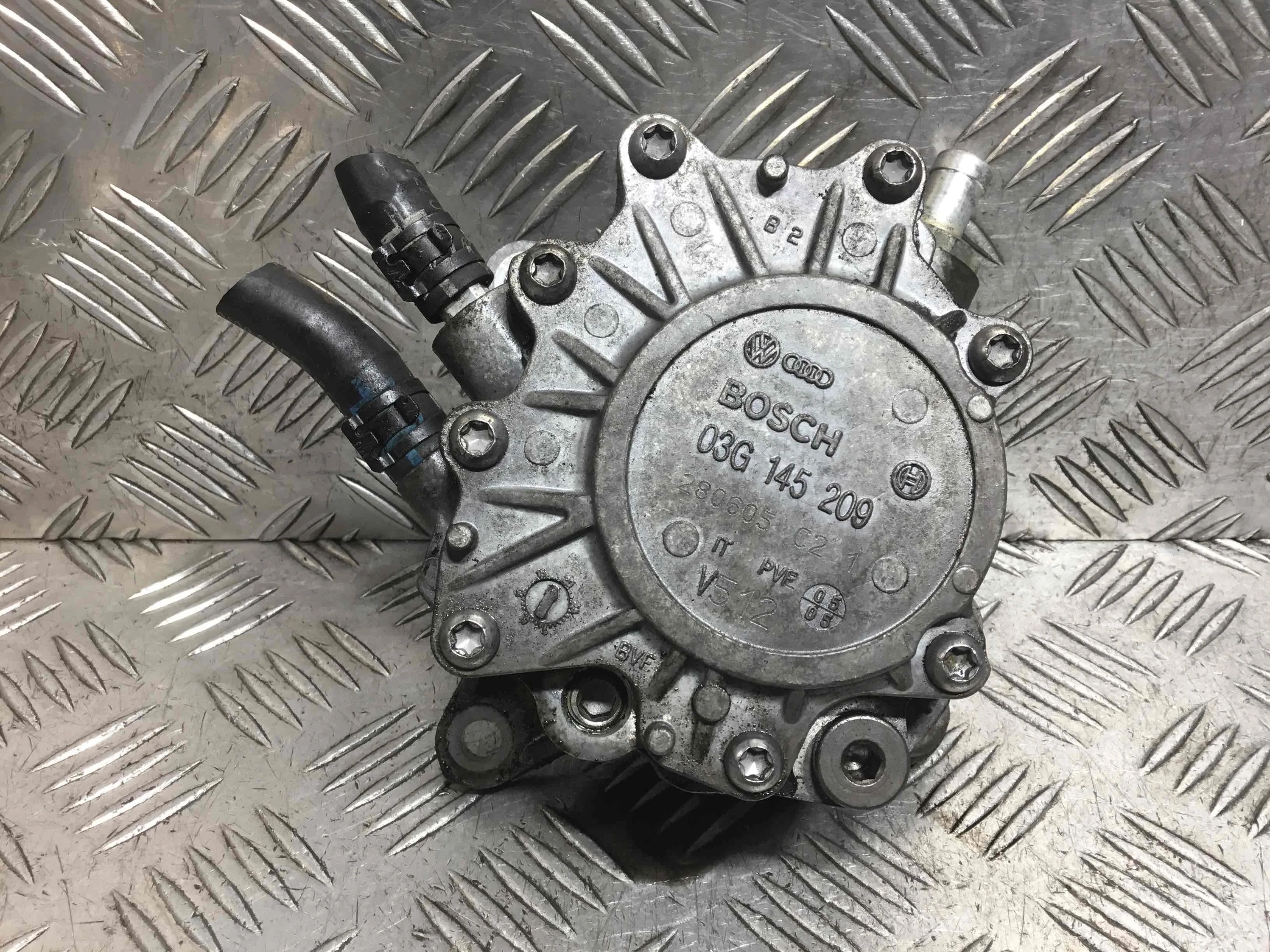 Насос вакуумный Audi A4 B7 (2004-2008) дизель 2.0 TDI Механика Седан