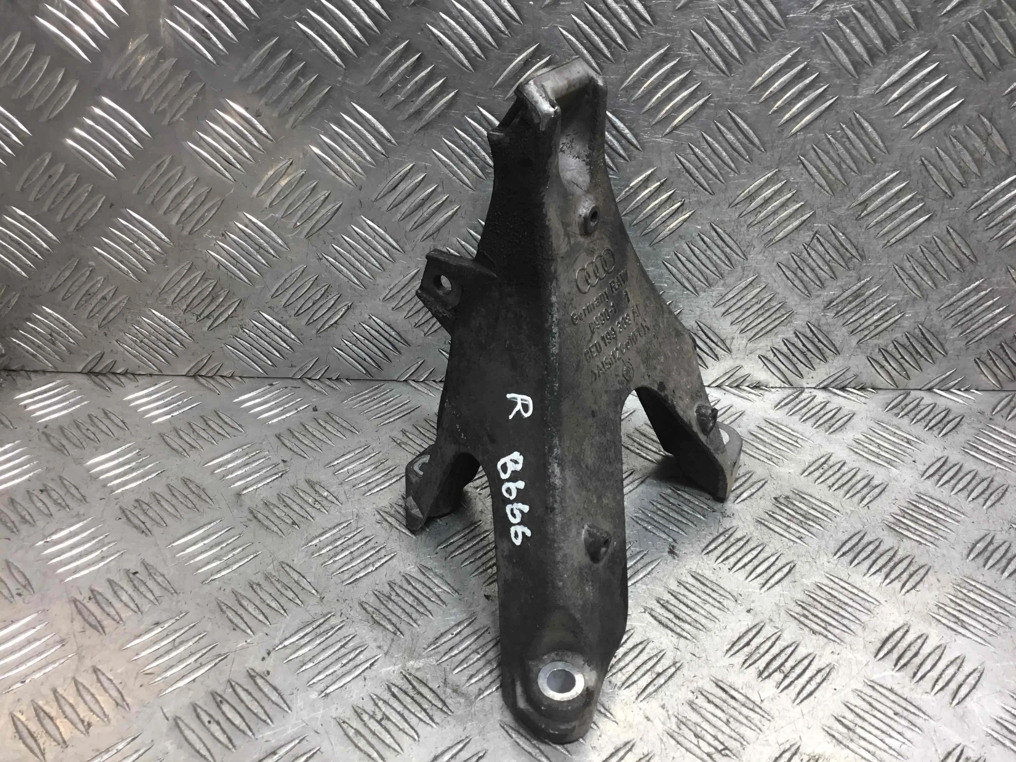 Кронштейн двигателя Audi A4 B7 (2004-2008) дизель 2.0 TDI Механика Седан