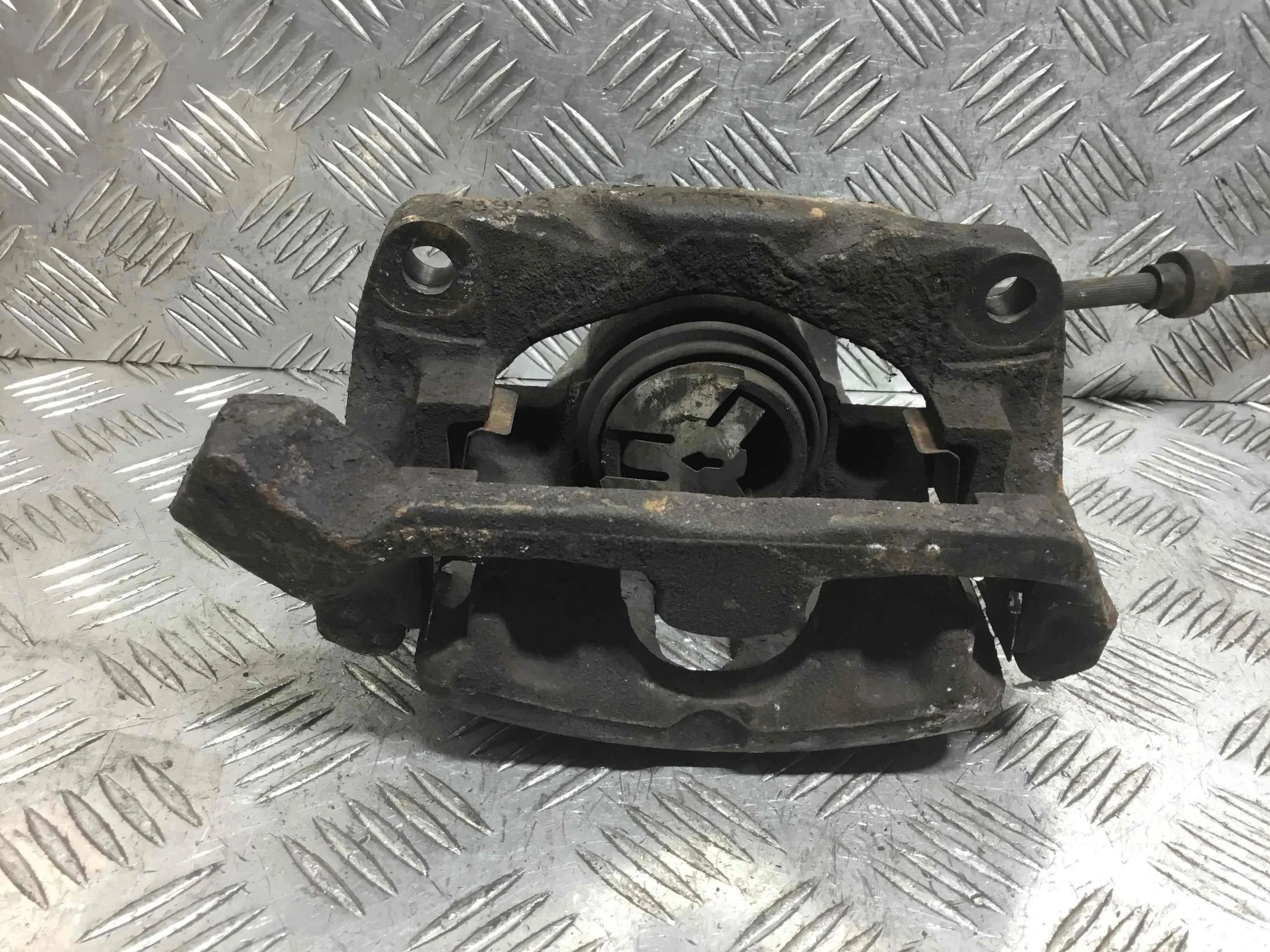 Суппорт передний правый Renault Megane 1 поколение [рестайлинг] (1999-2003) бензин 1.6 i Механика Кабриолет