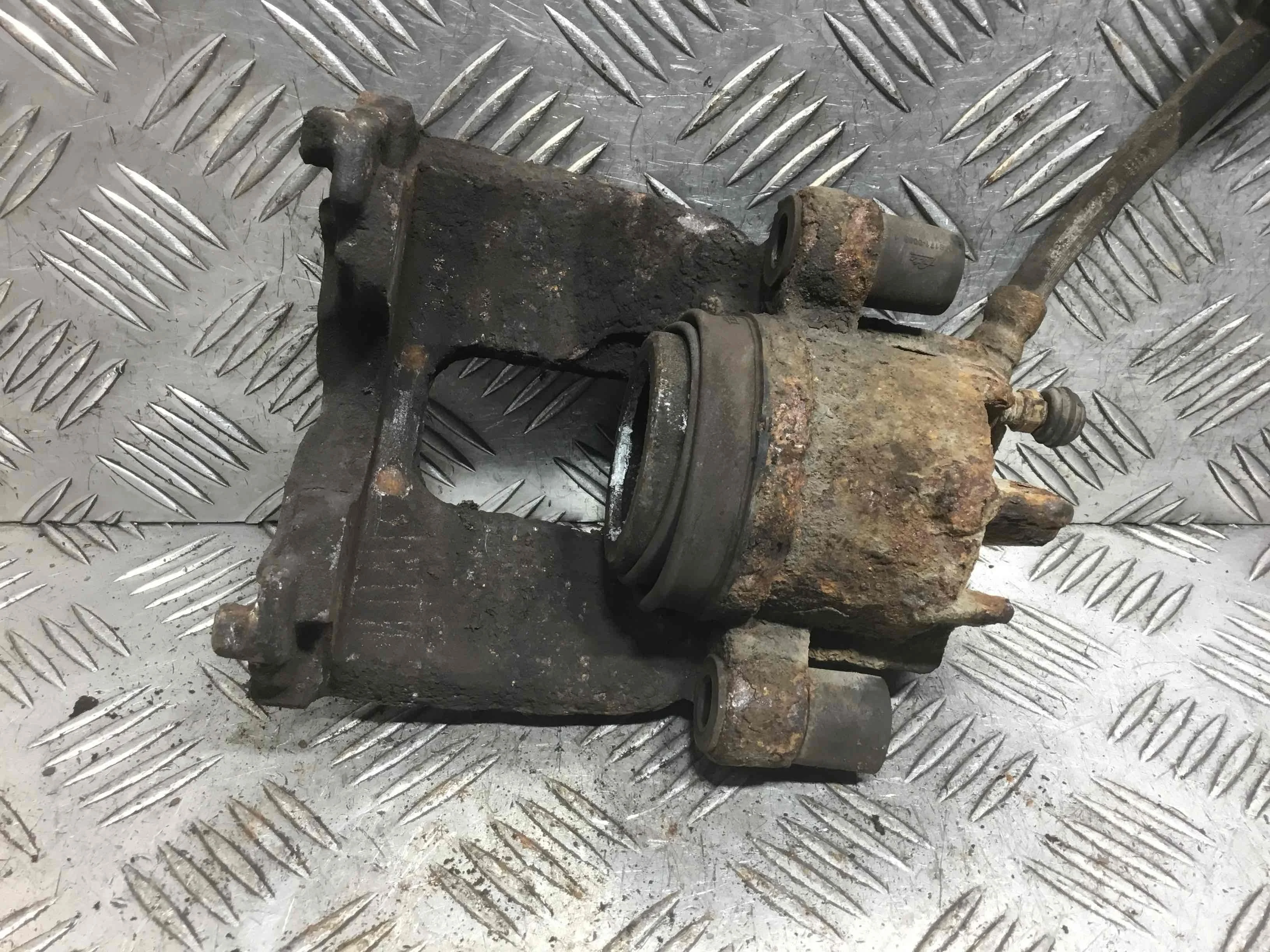 Суппорт передний левый Ford Focus 1 поколение (1998-2001) бензин 1.4 i Механика Х/б