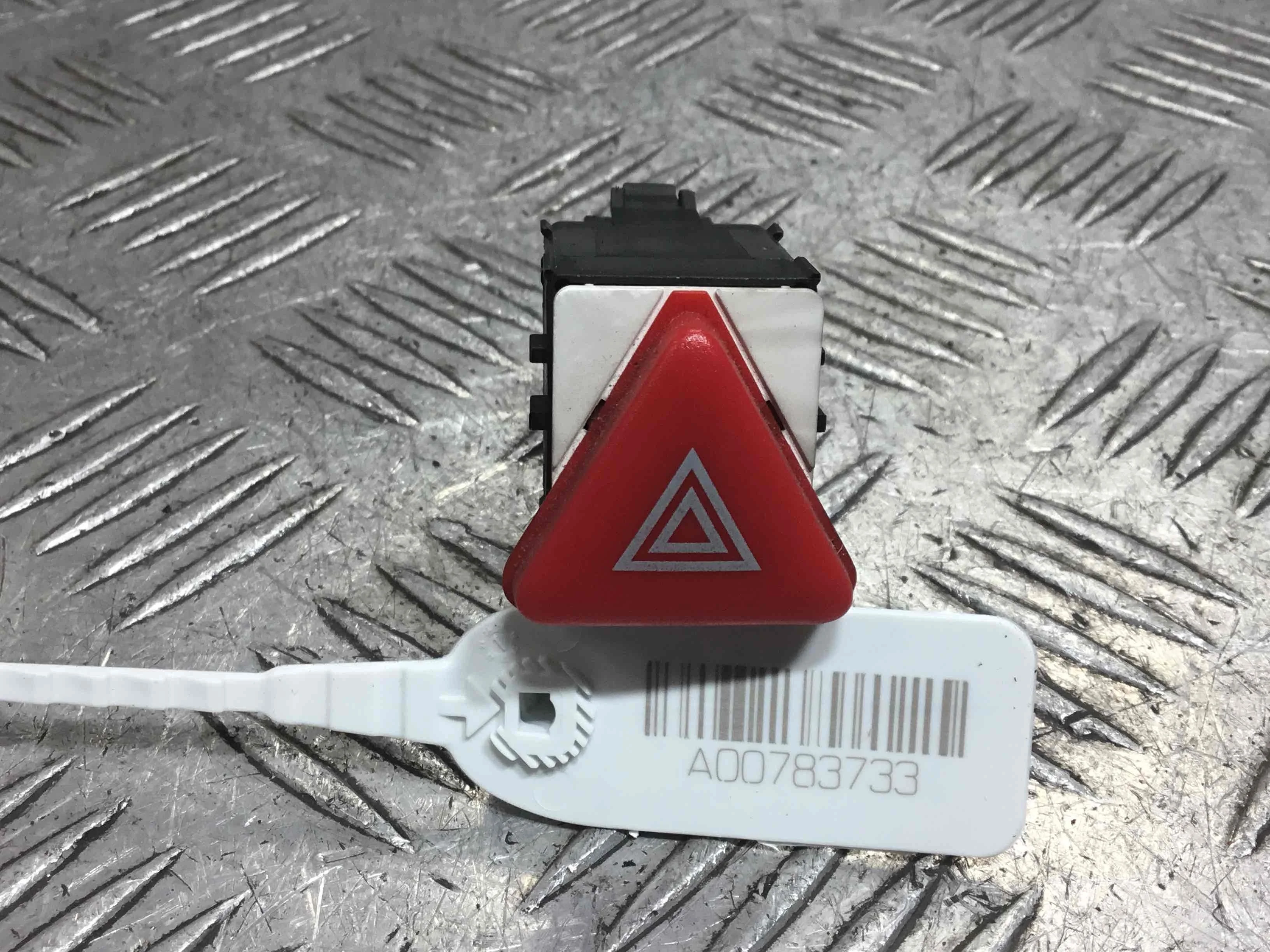 Кнопка аварийной сигнализации Skoda Fabia 1 поколение (1999-2004) бензин 1.4 i Механика Универсал