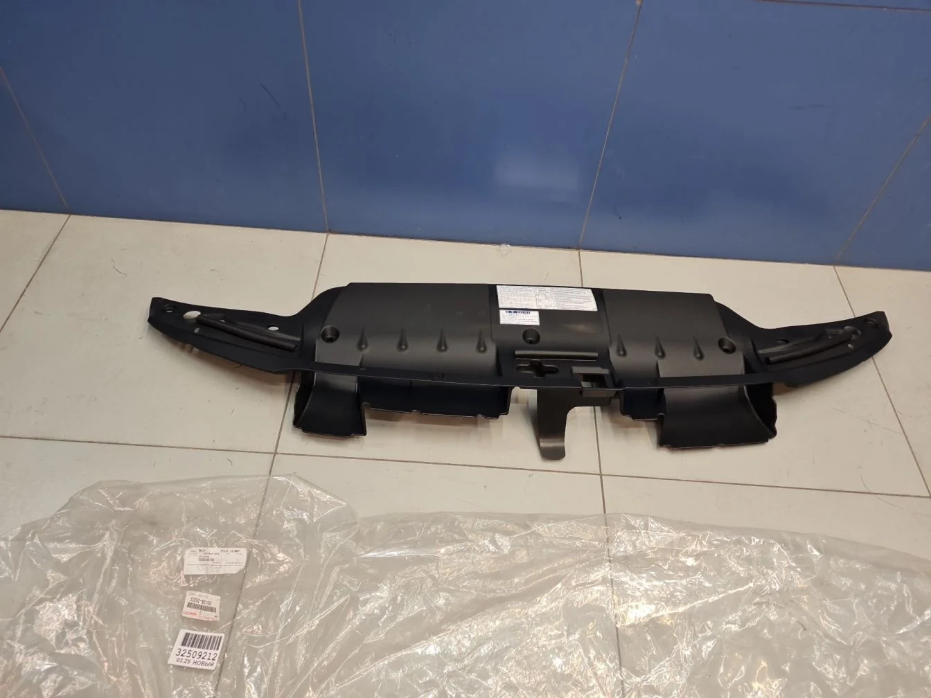 Кожух замка капота для Toyota Land Cruiser 200 2008-