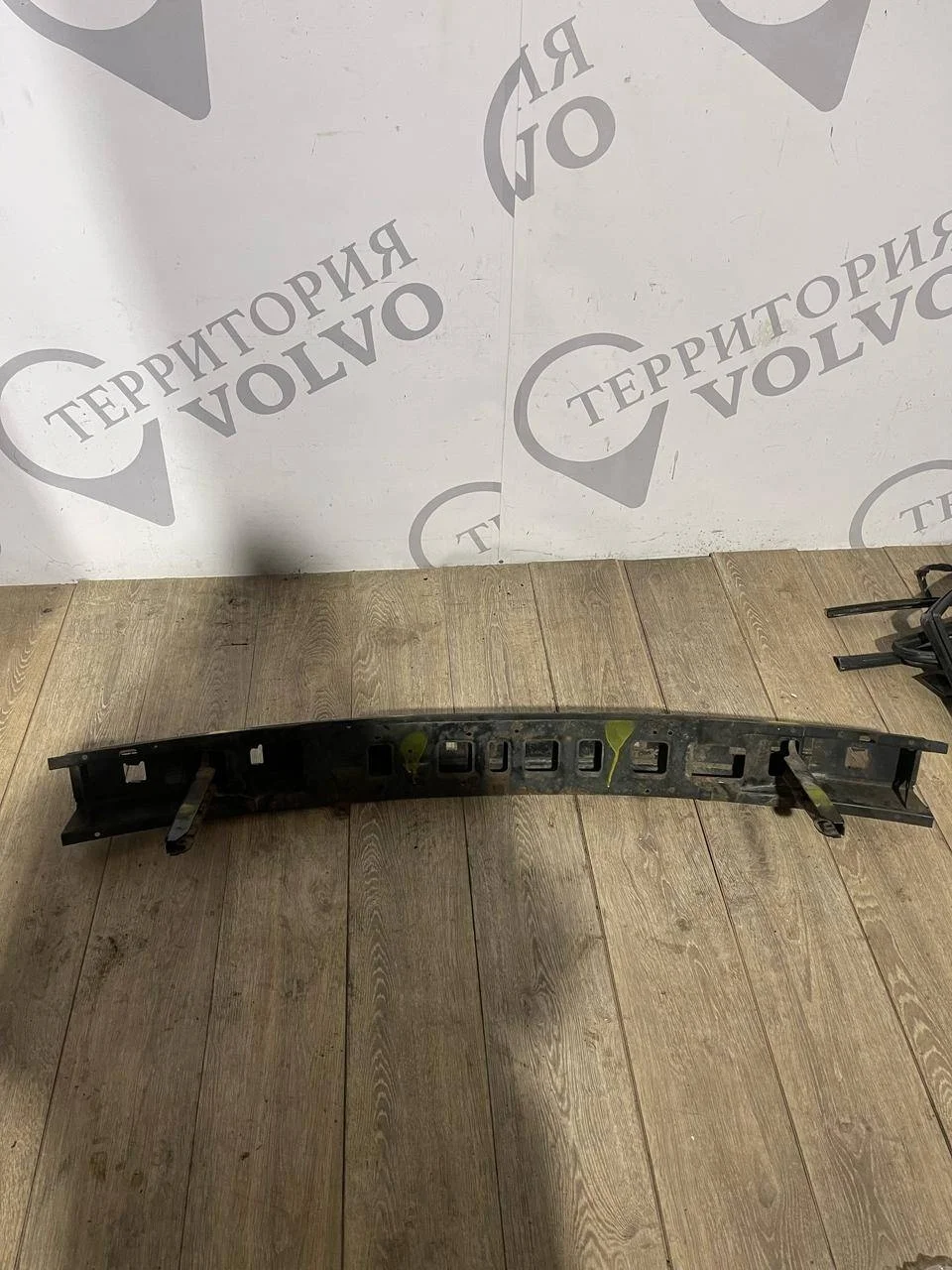 Усилитель переднего бампера